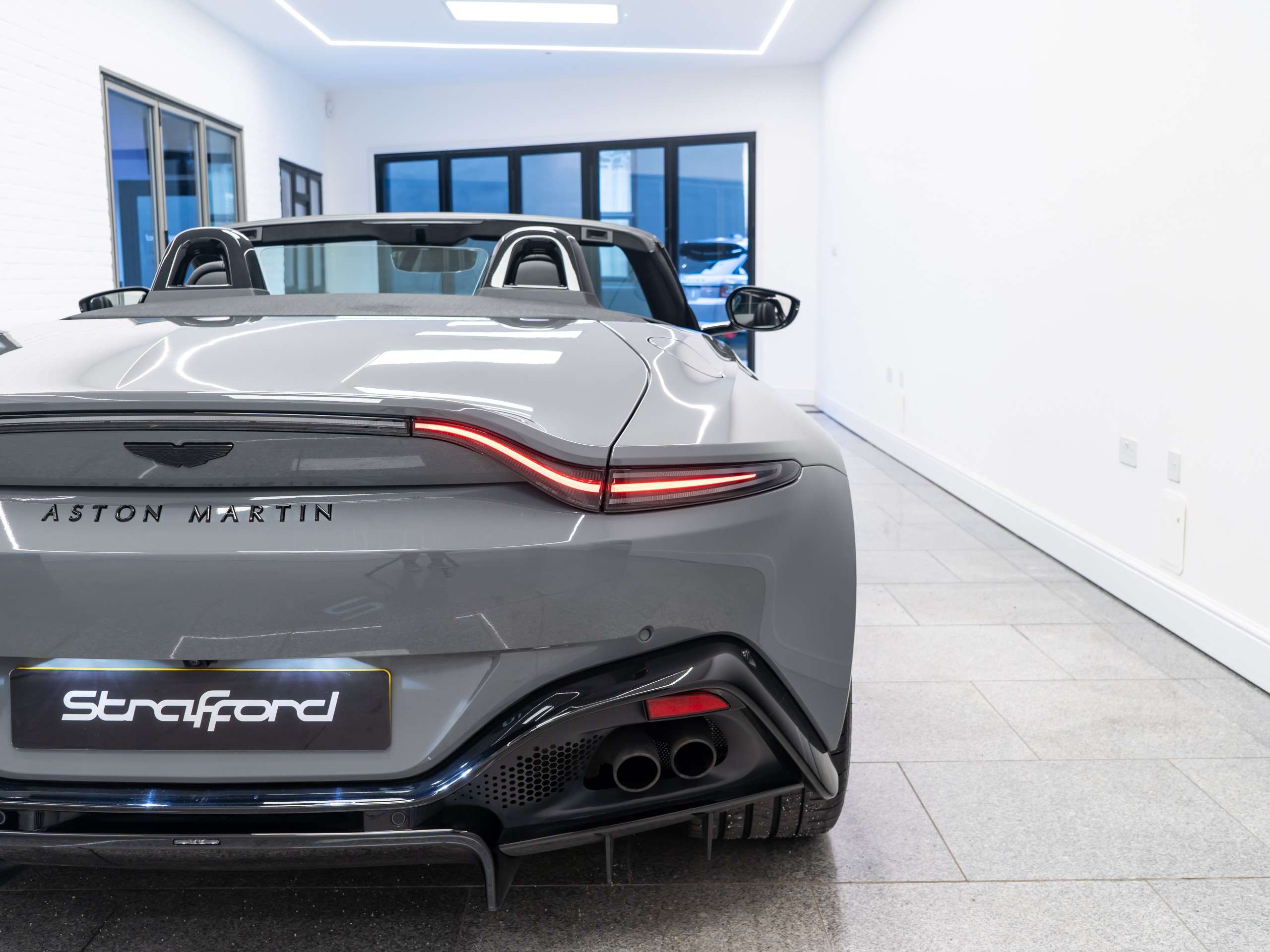 null ASTON MARTIN VANTAGE null ASTON MARTIN VANTAGE