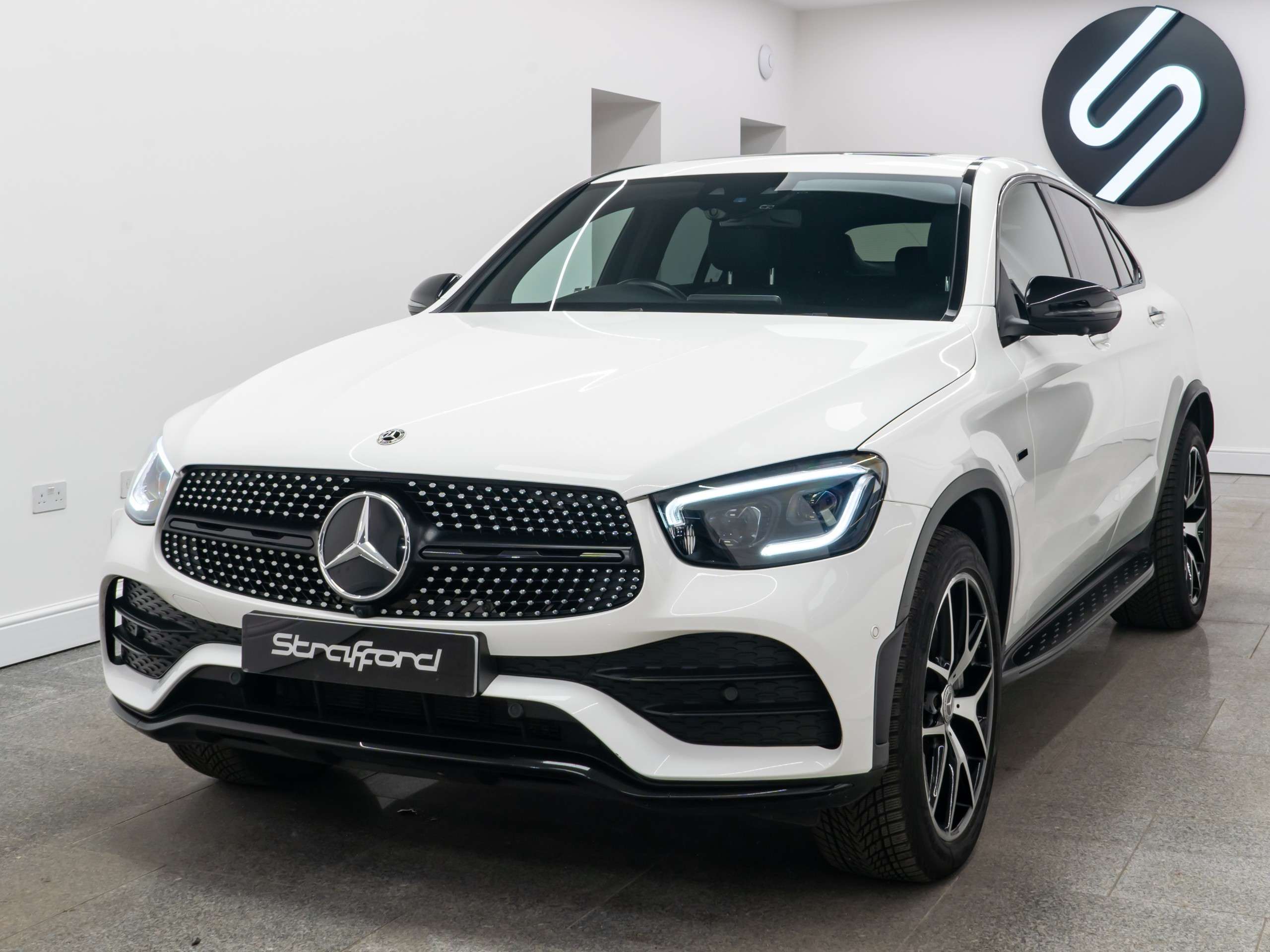 A 2021 MERCEDES GLC-CLASS GLC 300 DE 4MATIC AMG LINE PREMIUM PLUS A 2021 MERCEDES GLC-CLASS GLC 300 DE 4MATIC AMG LINE PREMIUM PLUS