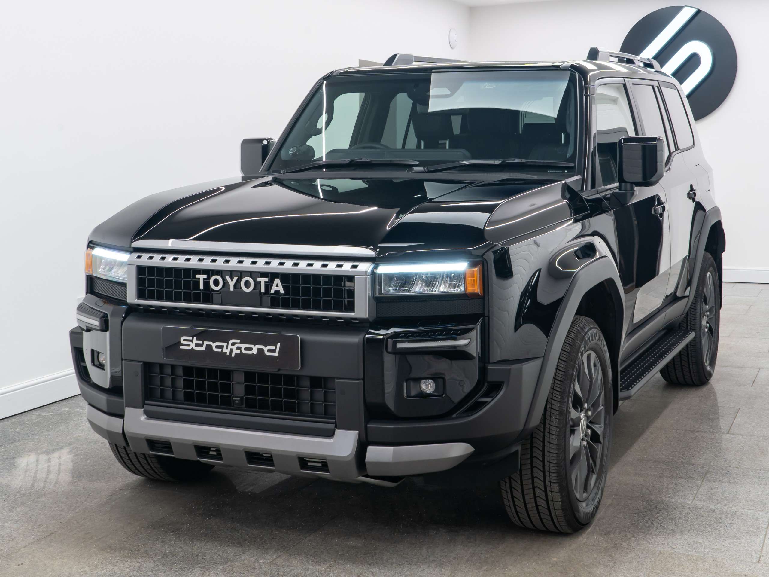 A 2025 TOYOTA LAND CRUISER 2.8D Invincible Auto 4WD Euro 6 (s/s) 5dr (LWB) A 2025 TOYOTA LAND CRUISER 2.8D Invincible Auto 4WD Euro 6 (s/s) 5dr (LWB)