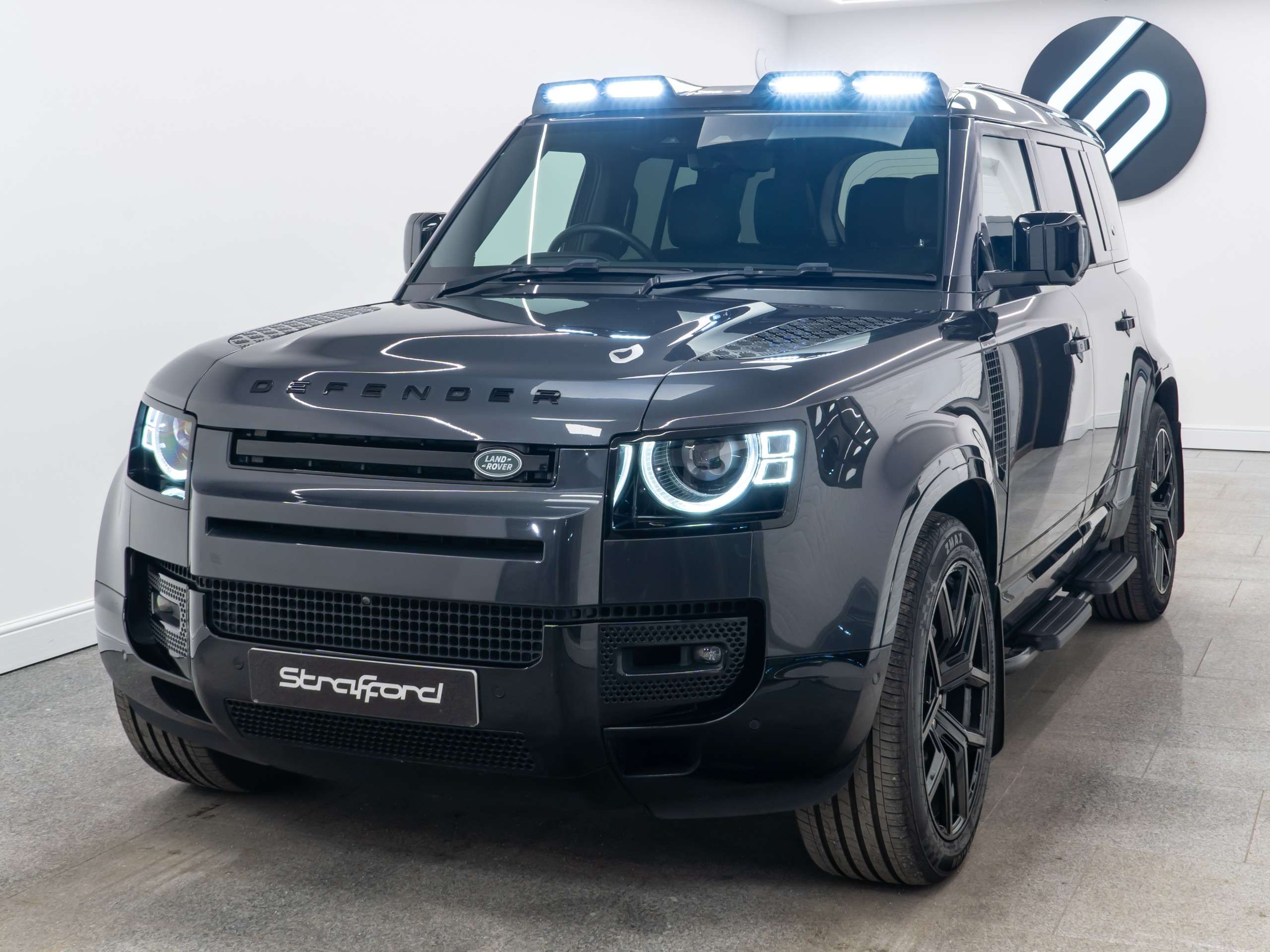 A 2024 LAND ROVER DEFENDER 110 3.0 D300 MHEV X-Dynamic HSE SUV 5dr Diesel Auto 4WD Euro 6 (s/s) (300 ps) A 2024 LAND ROVER DEFENDER 110 3.0 D300 MHEV X-Dynamic HSE SUV 5dr Diesel Auto 4WD Euro 6 (s/s) (300 ps)