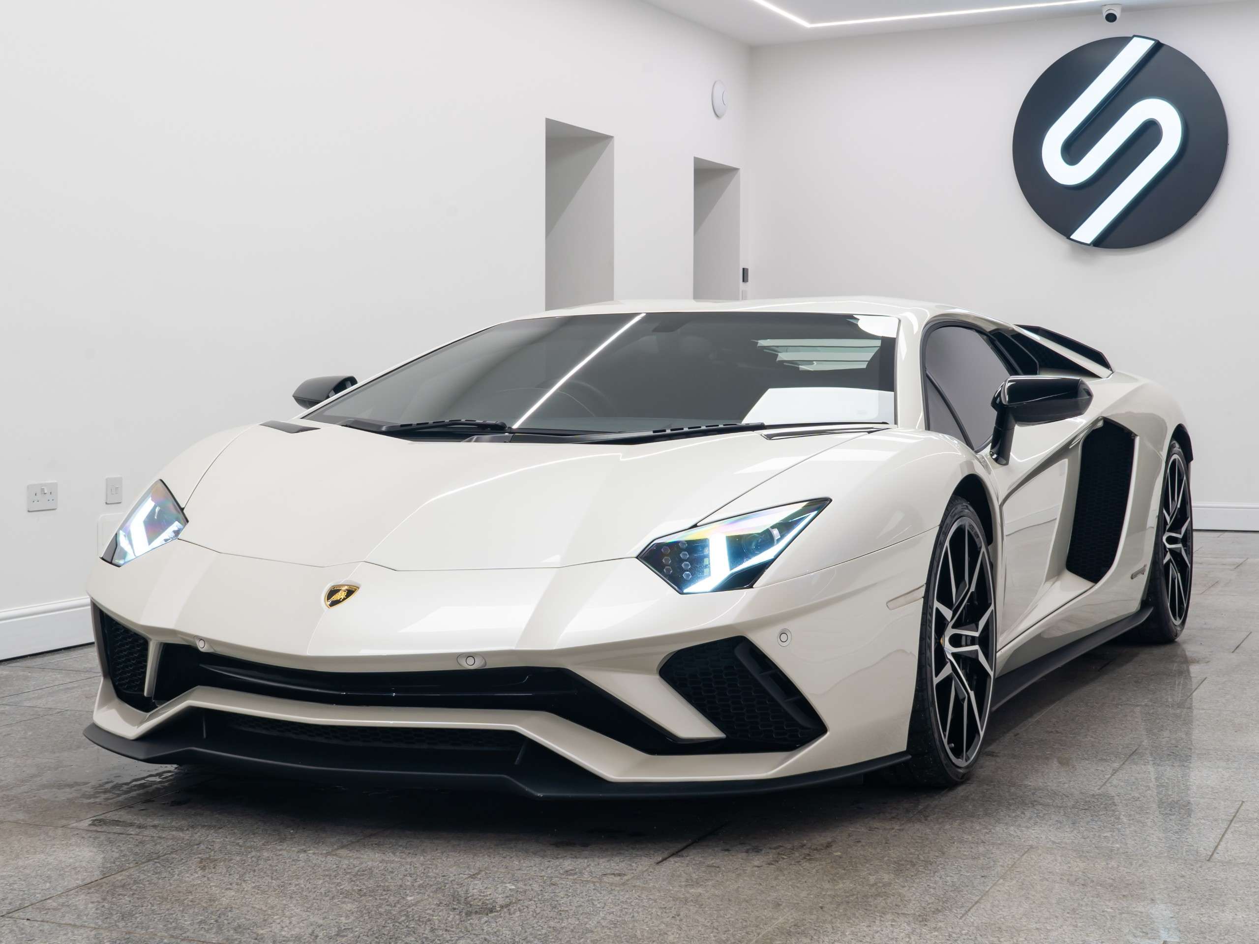 2017 LAMBORGHINI AVENTADOR 2017 LAMBORGHINI AVENTADOR