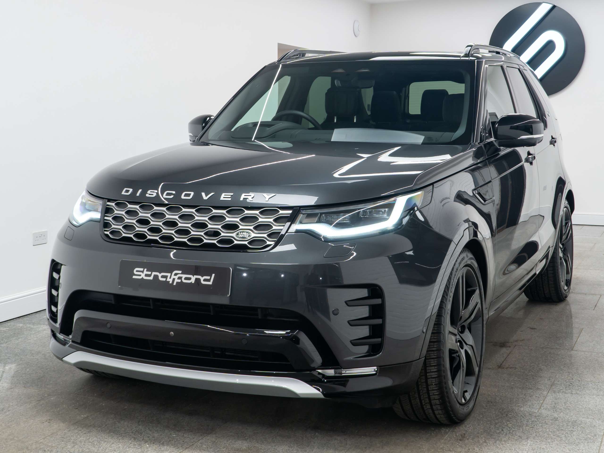 A 2025 LAND ROVER DISCOVERY 3.0 D350 MHEV 35th Anniversary Edition SUV 5dr Diesel Auto 4WD Euro 6 (s/s) (350 ps) A 2025 LAND ROVER DISCOVERY 3.0 D350 MHEV 35th Anniversary Edition SUV 5dr Diesel Auto 4WD Euro 6 (s/s) (350 ps)