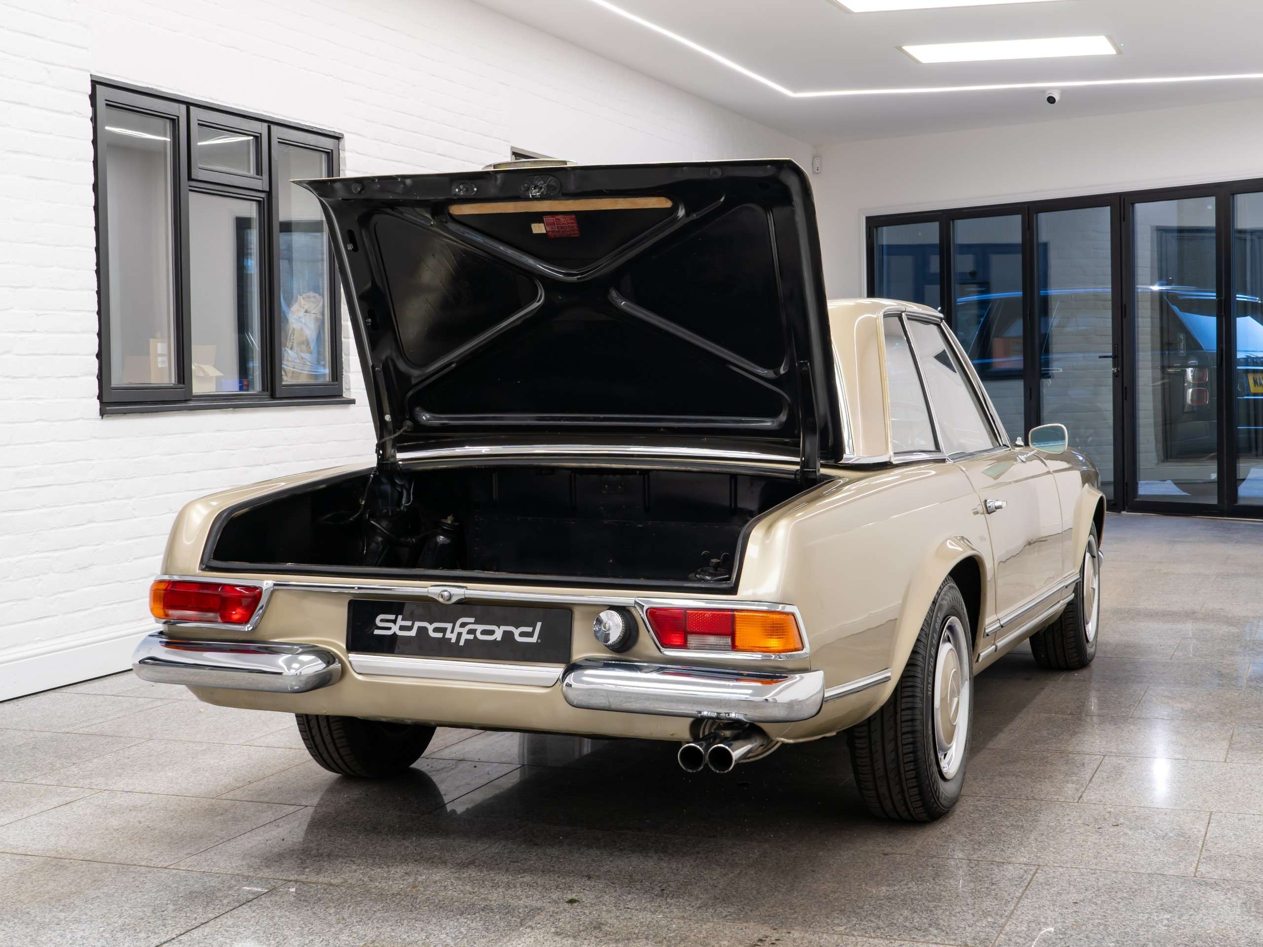 1967 MERCEDES-BENZ 250 1967 MERCEDES-BENZ 250