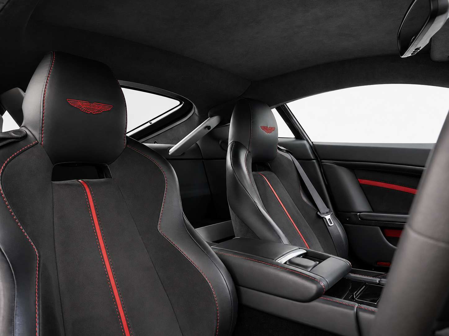 2015 ASTON MARTIN VANTAGE 2015 ASTON MARTIN VANTAGE