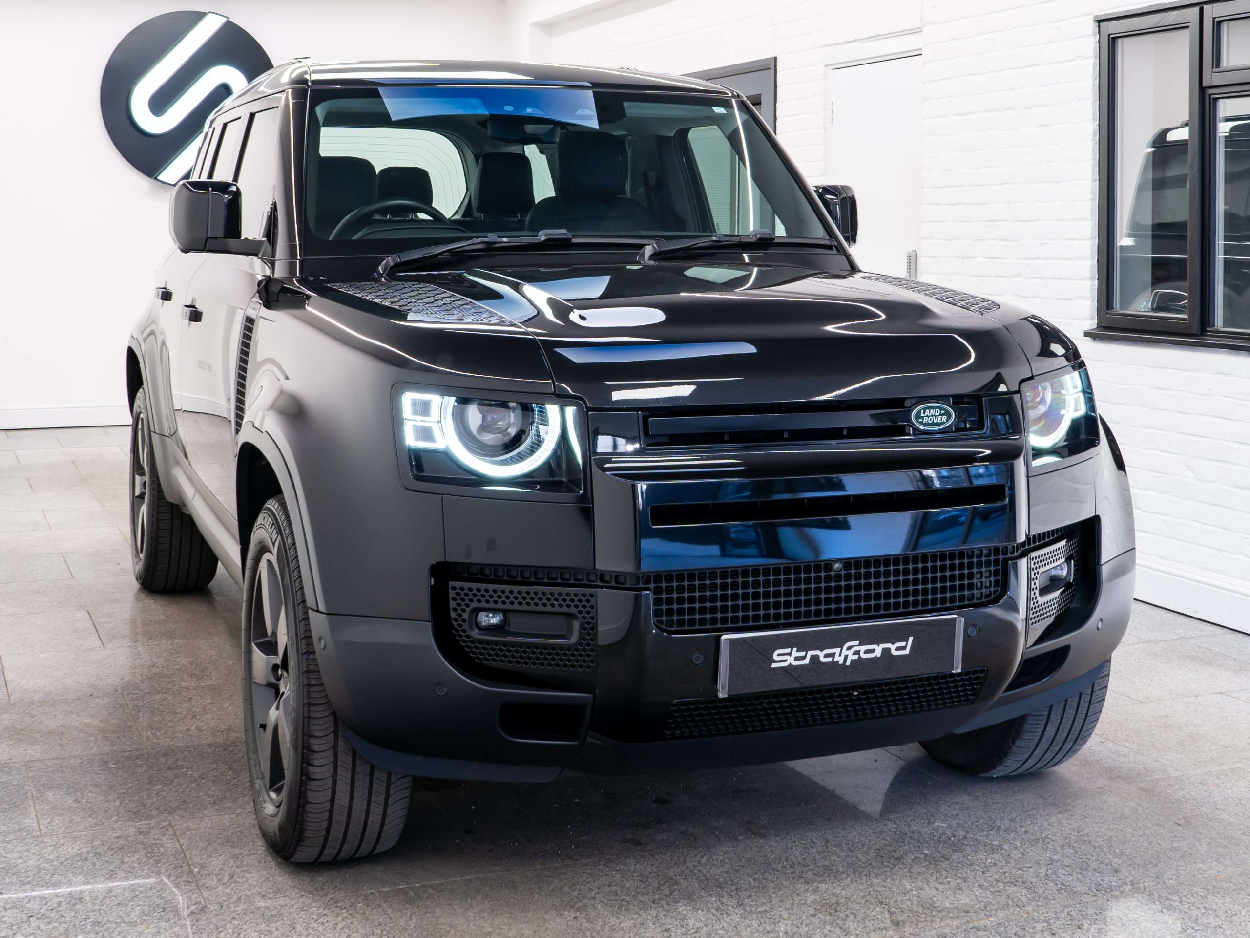 A 2023 LAND ROVER DEFENDER 110 3.0 D250 MHEV HSE SUV 5dr Diesel Auto 4WD Euro 6 (s/s) (250 ps) A 2023 LAND ROVER DEFENDER 110 3.0 D250 MHEV HSE SUV 5dr Diesel Auto 4WD Euro 6 (s/s) (250 ps)