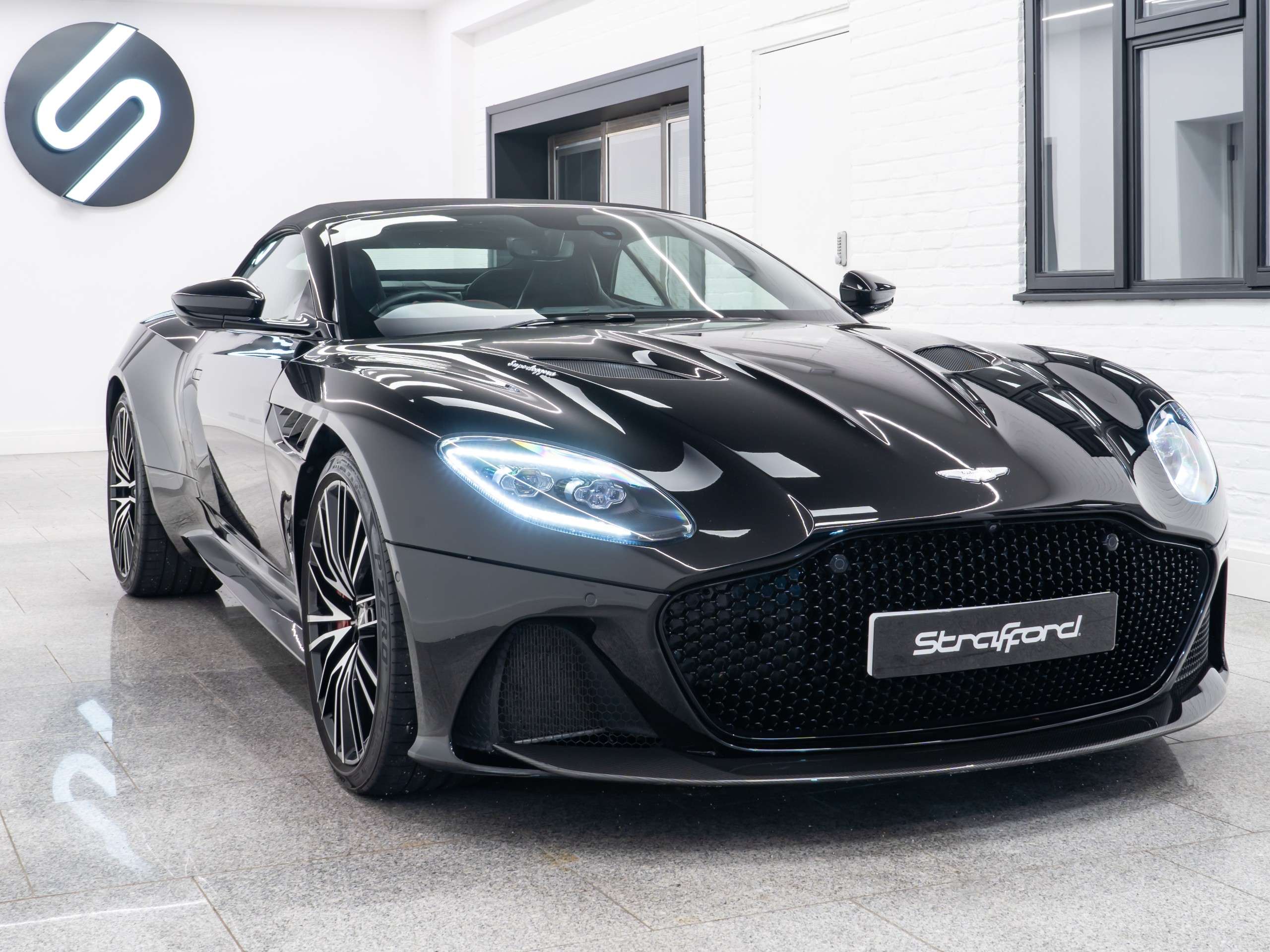 2019 ASTON MARTIN DBS 2019 ASTON MARTIN DBS