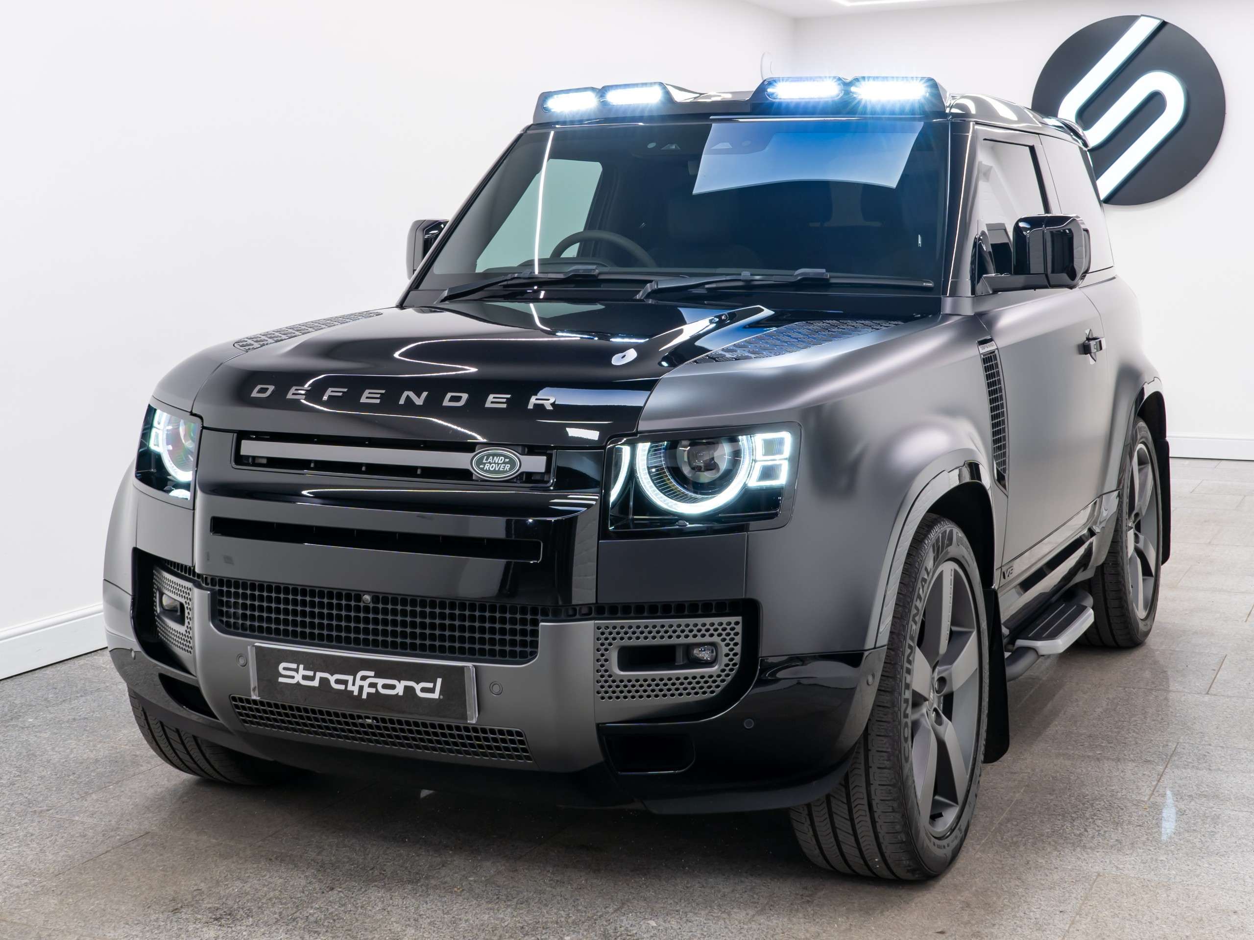 A 2022 LAND ROVER DEFENDER 90 5.0 P525 V8 Carpathian Edition SUV 3dr Petrol Auto 4WD Euro 6 (s/s) (525 ps) A 2022 LAND ROVER DEFENDER 90 5.0 P525 V8 Carpathian Edition SUV 3dr Petrol Auto 4WD Euro 6 (s/s) (525 ps)