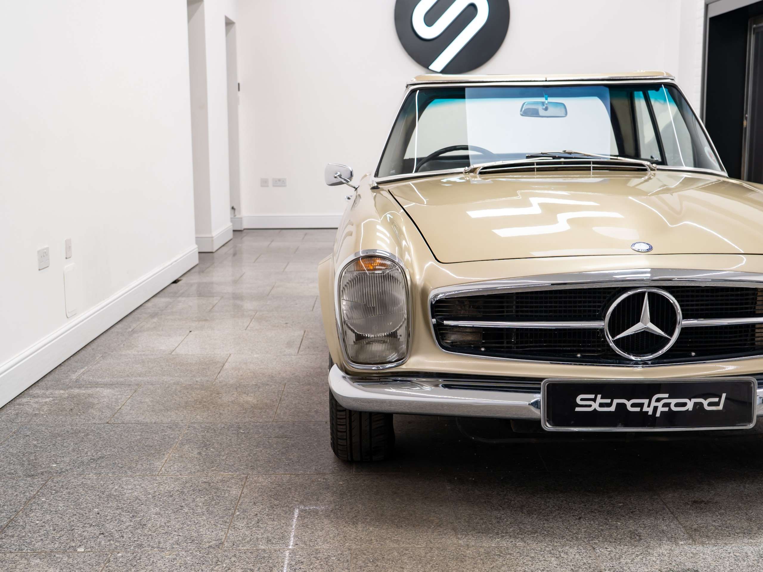 1967 MERCEDES-BENZ 250 1967 MERCEDES-BENZ 250