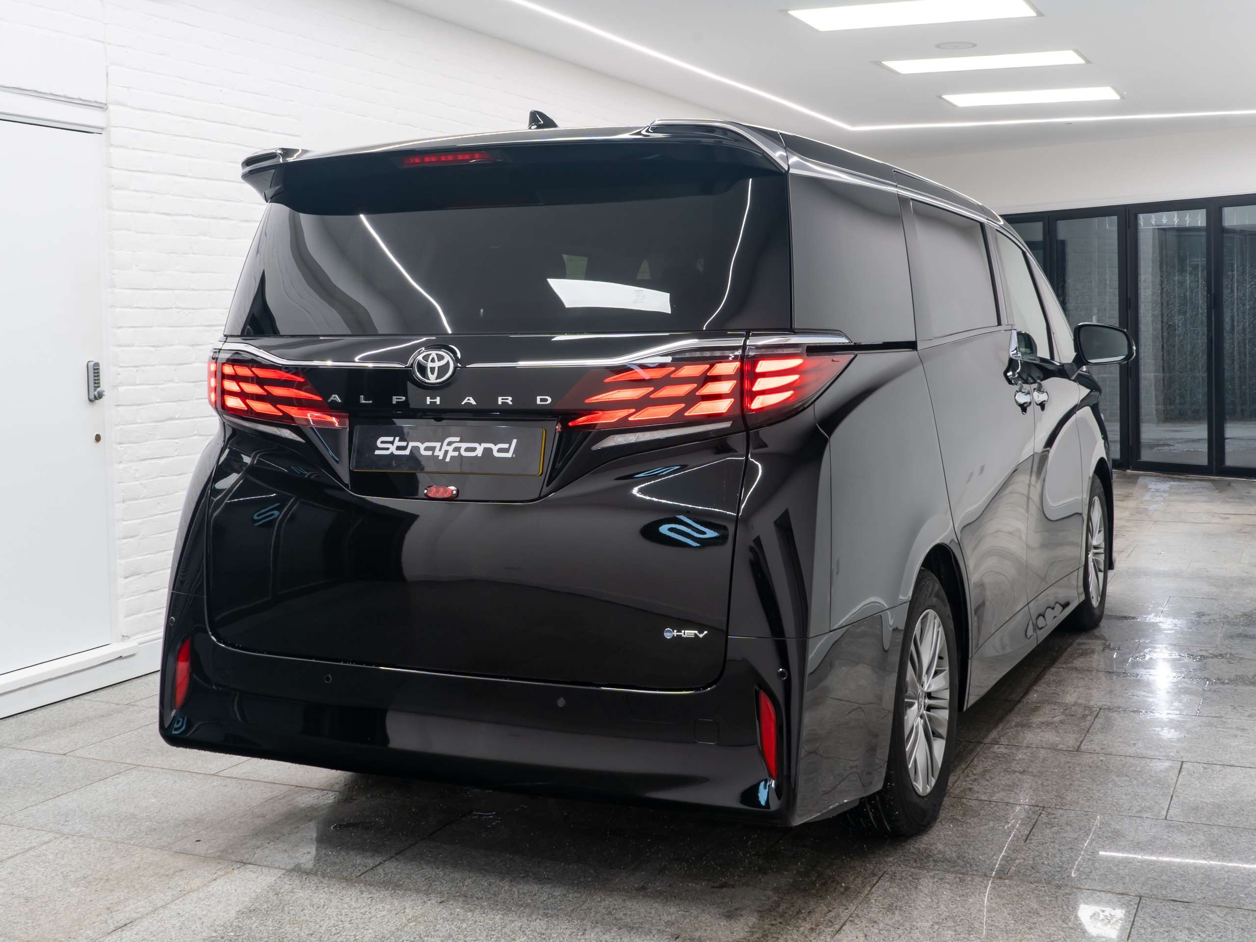 A 2025 TOYOTA ALPHARD Hybrid A 2025 TOYOTA ALPHARD Hybrid