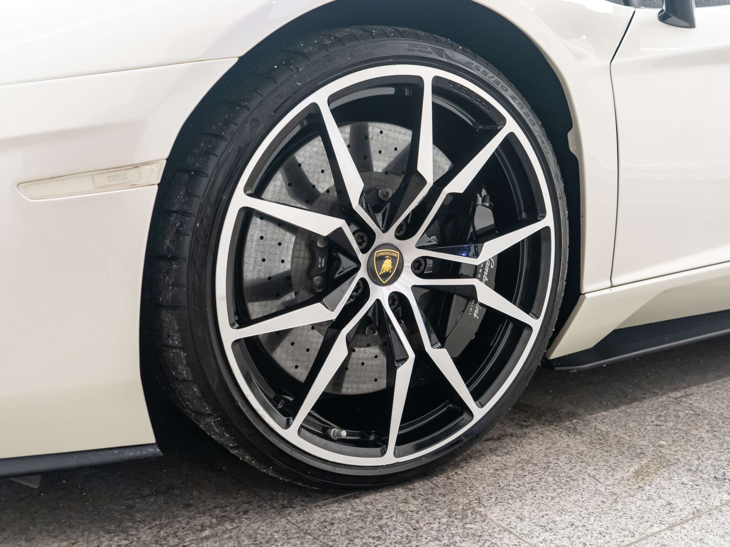 2017 LAMBORGHINI AVENTADOR 2017 LAMBORGHINI AVENTADOR