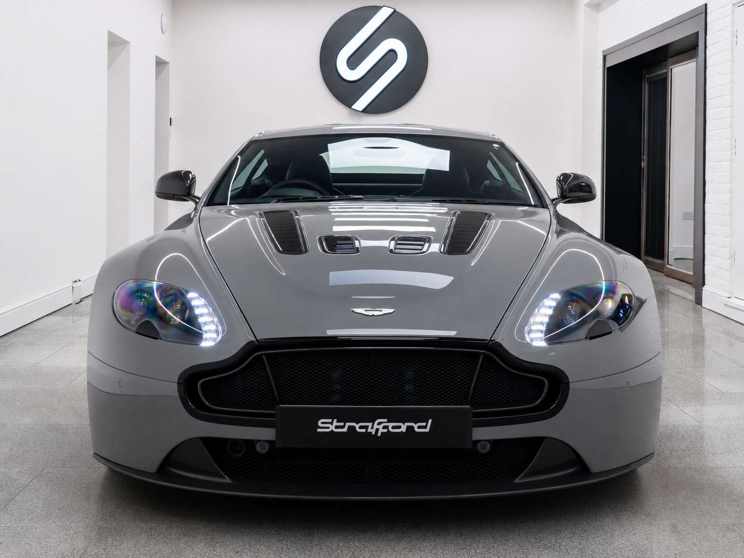 2015 ASTON MARTIN VANTAGE 2015 ASTON MARTIN VANTAGE