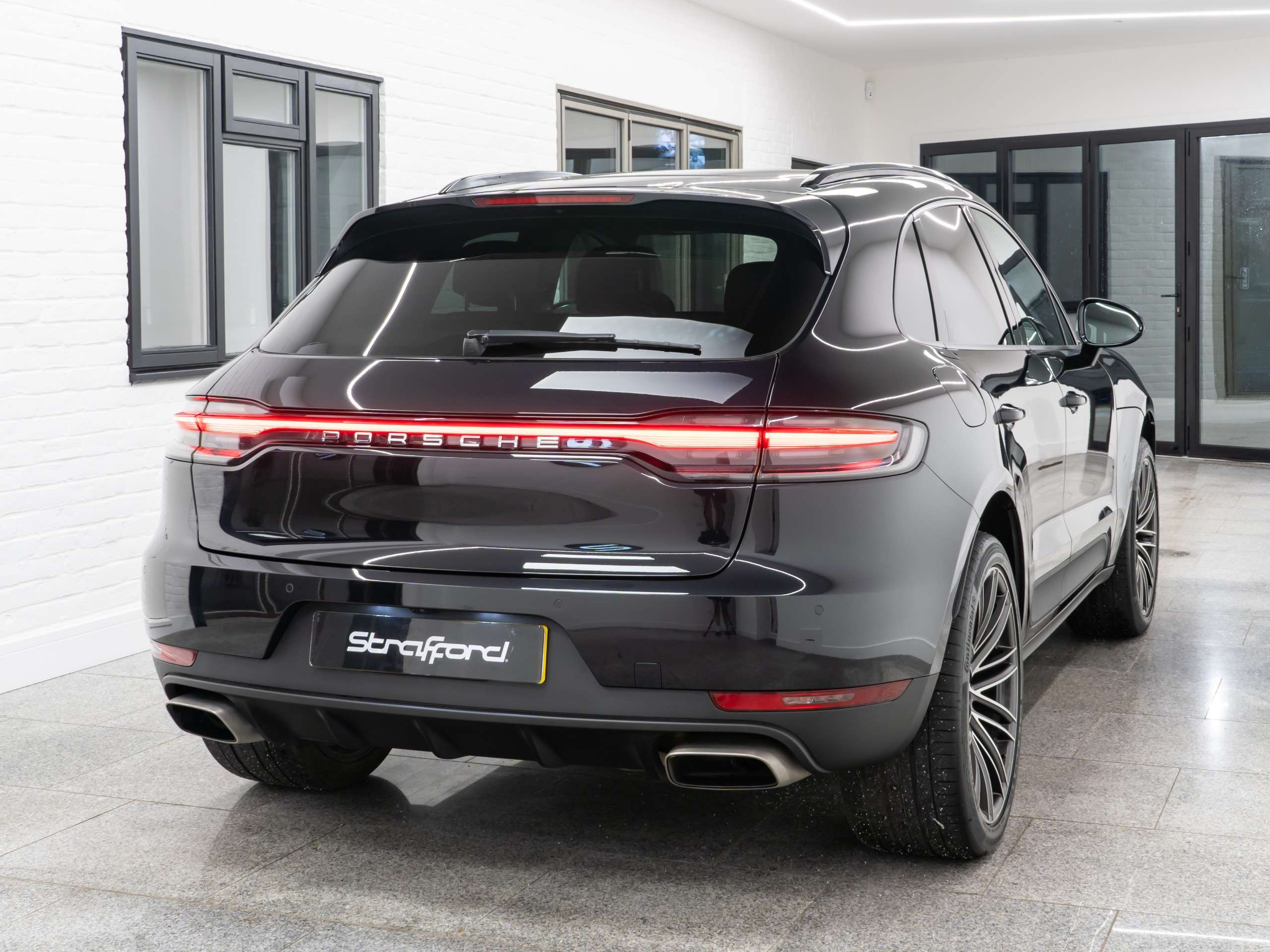 A 2018 PORSCHE MACAN 2.0T SUV 5dr Petrol PDK 4WD Euro 6 (s/s) (245 ps) A 2018 PORSCHE MACAN 2.0T SUV 5dr Petrol PDK 4WD Euro 6 (s/s) (245 ps)