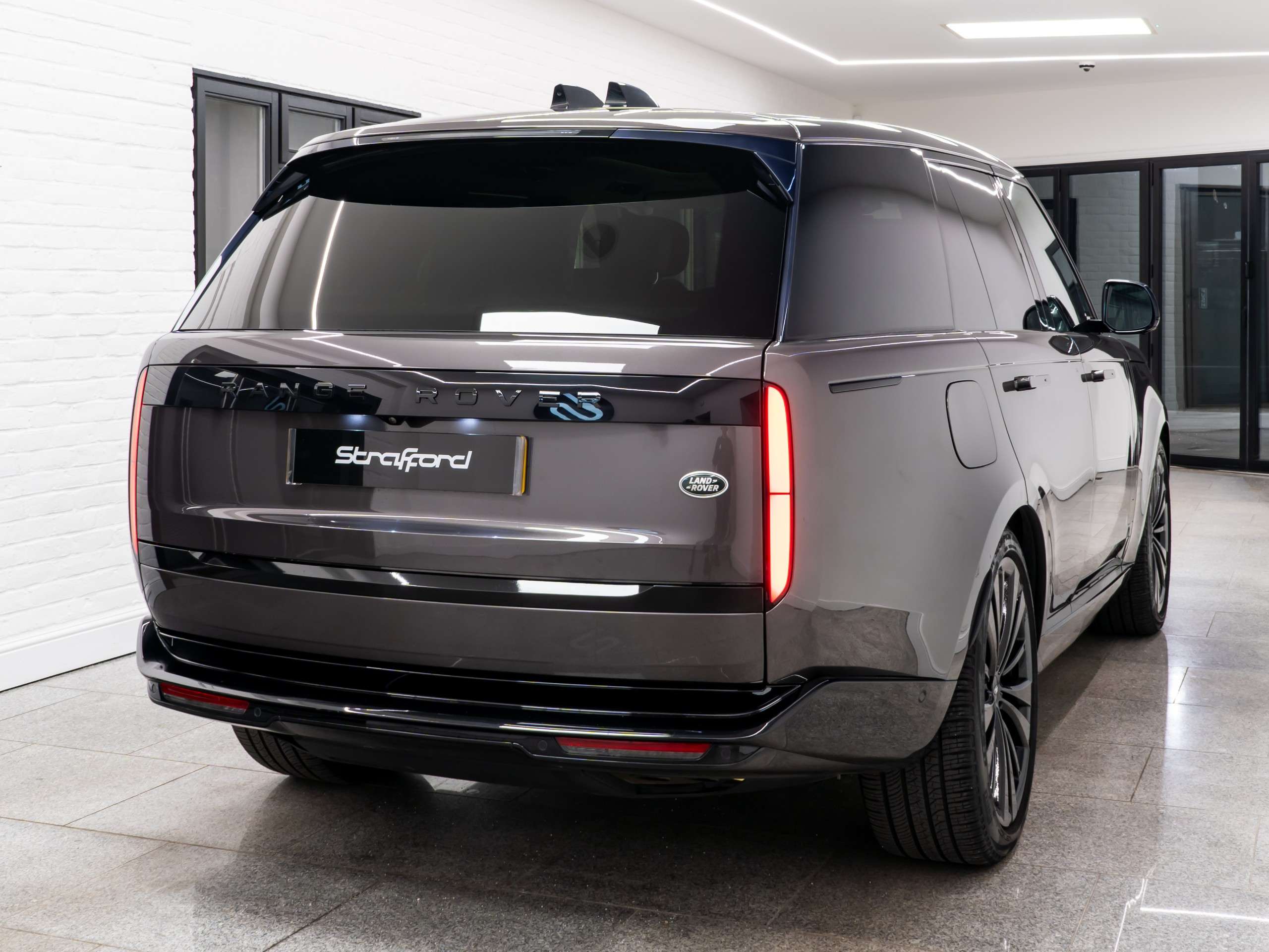 A 2022 LAND ROVER RANGE ROVER 4.4 P530 V8 First Edition SUV 5dr Petrol Auto 4WD Euro 6 (s/s) (530 ps) A 2022 LAND ROVER RANGE ROVER 4.4 P530 V8 First Edition SUV 5dr Petrol Auto 4WD Euro 6 (s/s) (530 ps)