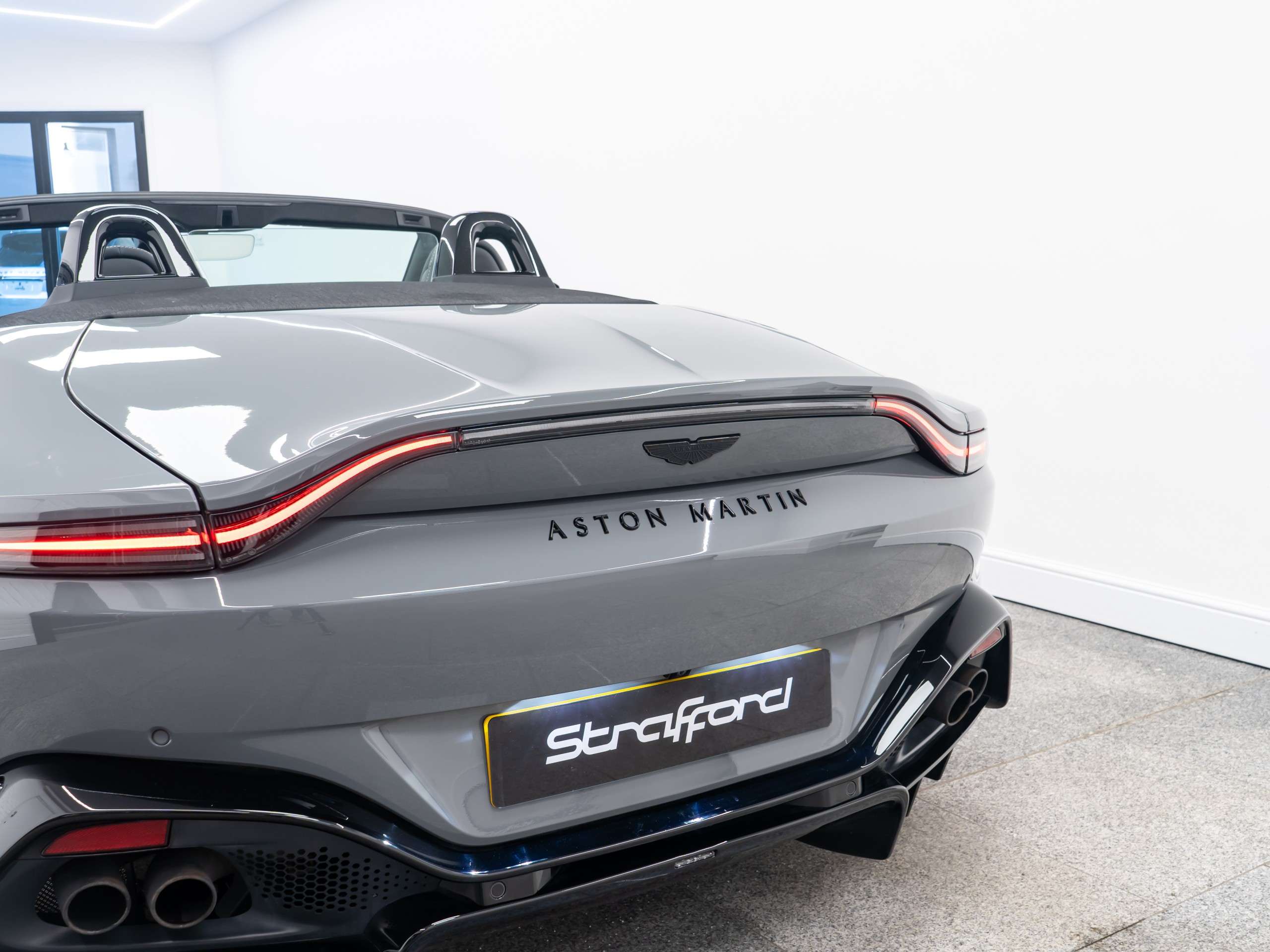 null ASTON MARTIN VANTAGE null ASTON MARTIN VANTAGE