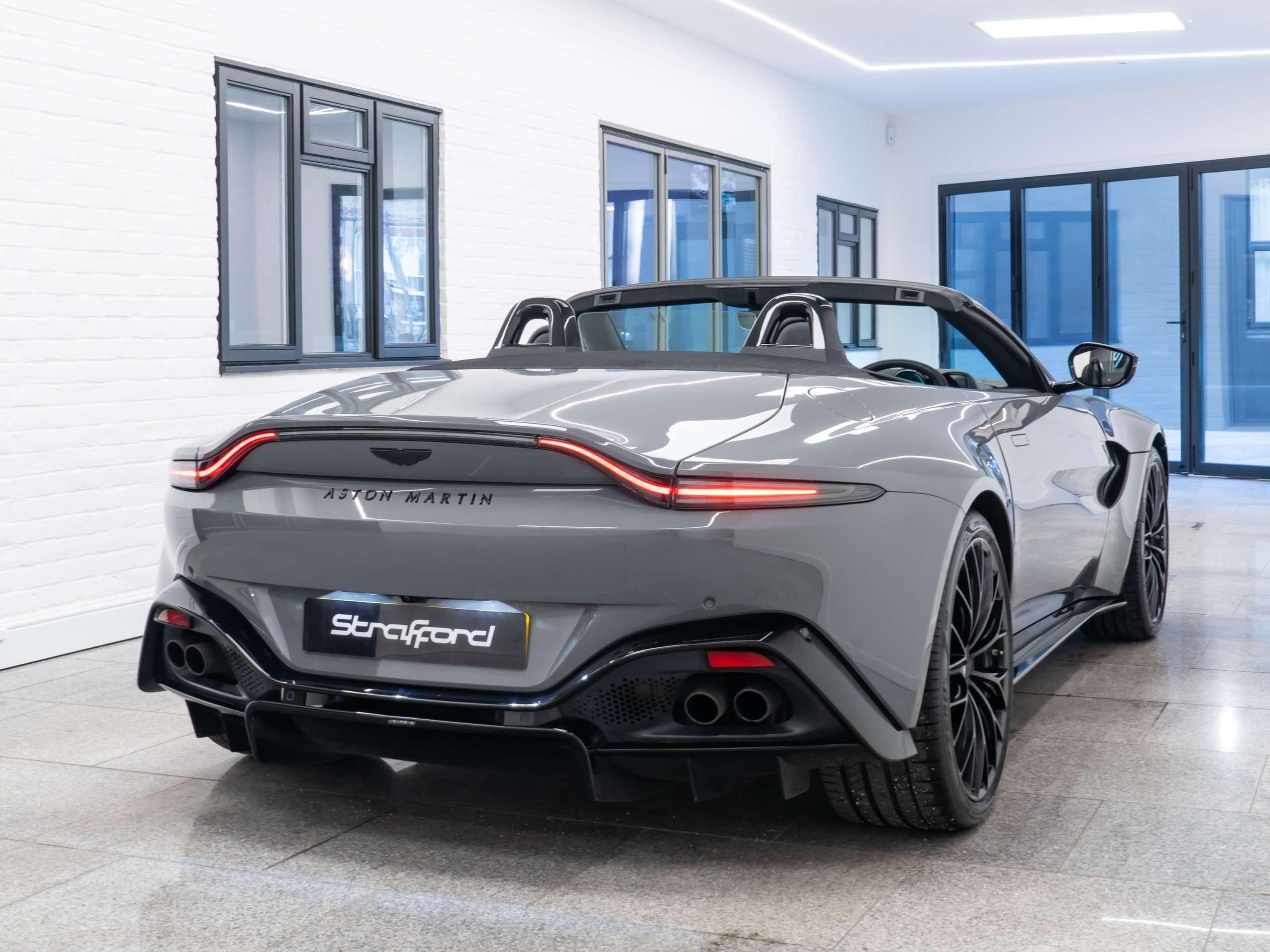 null ASTON MARTIN VANTAGE null ASTON MARTIN VANTAGE