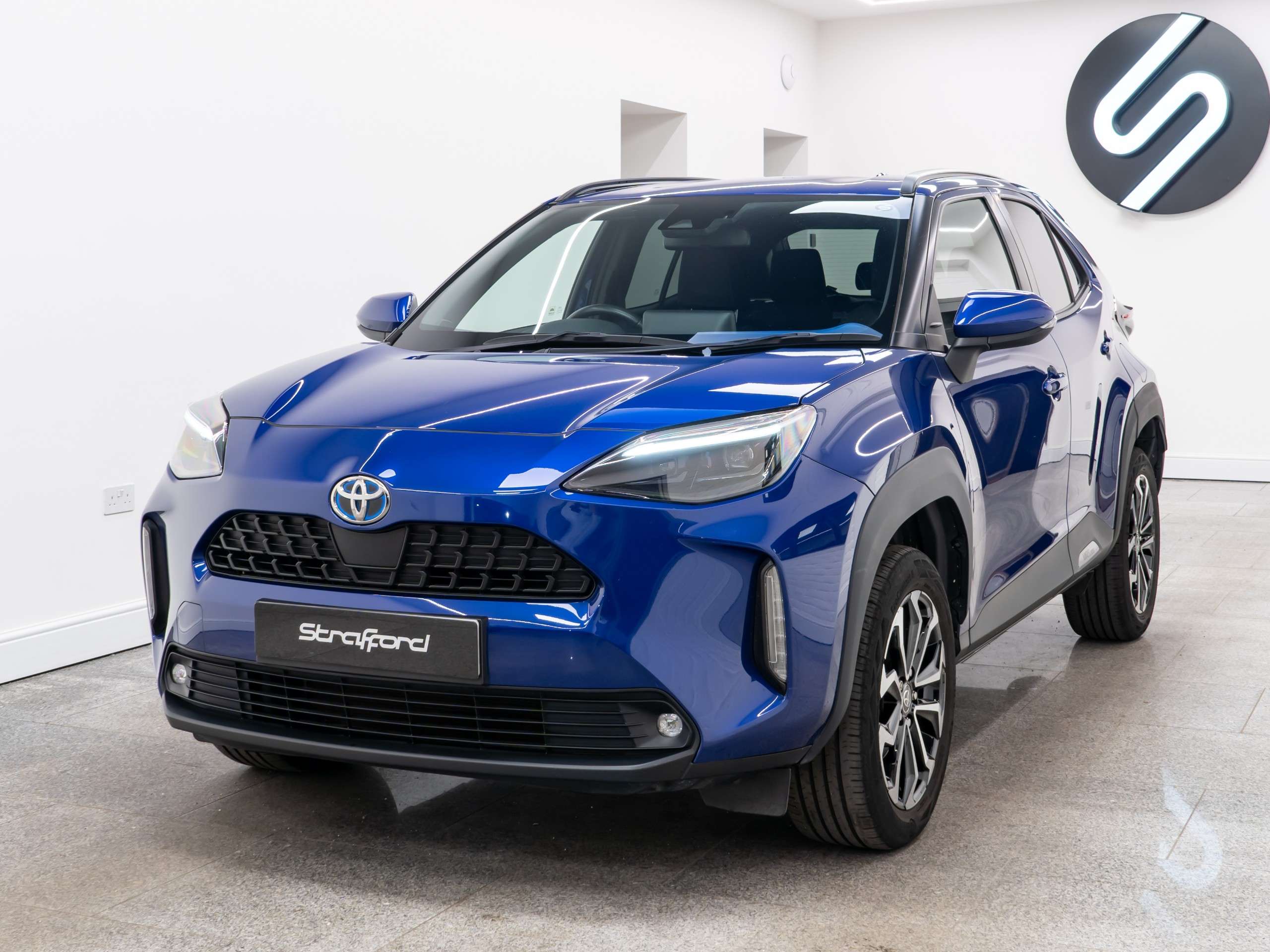 A 2023 TOYOTA YARIS CROSS 1.5 VVT-h Design SUV 5dr Petrol Hybrid E-CVT Euro 6 (s/s) (116 ps) A 2023 TOYOTA YARIS CROSS 1.5 VVT-h Design SUV 5dr Petrol Hybrid E-CVT Euro 6 (s/s) (116 ps)