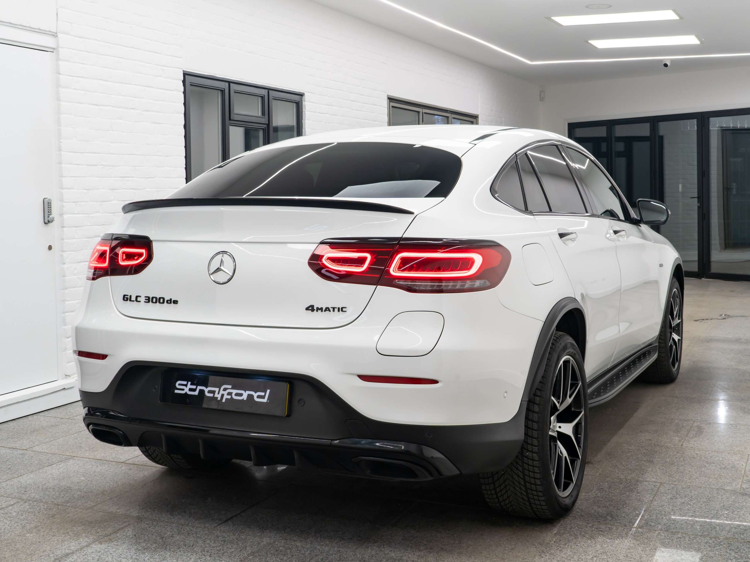 A 2021 MERCEDES GLC-CLASS GLC 300 DE 4MATIC AMG LINE PREMIUM PLUS A 2021 MERCEDES GLC-CLASS GLC 300 DE 4MATIC AMG LINE PREMIUM PLUS
