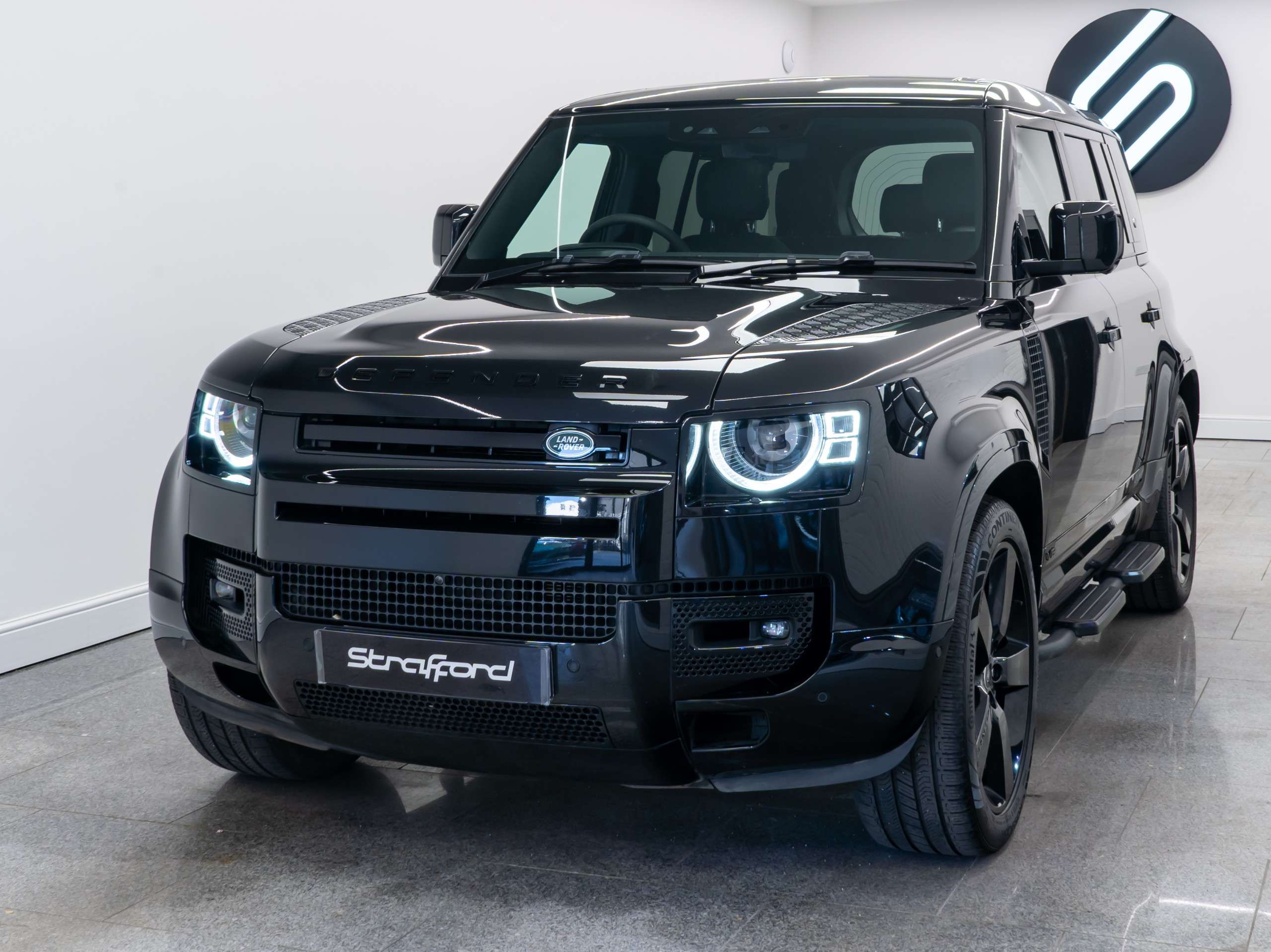 A 2022 LAND ROVER DEFENDER 110 5.0 P525 V8 SUV 5dr Petrol Auto 4WD Euro 6 (s/s) (525 ps) A 2022 LAND ROVER DEFENDER 110 5.0 P525 V8 SUV 5dr Petrol Auto 4WD Euro 6 (s/s) (525 ps)