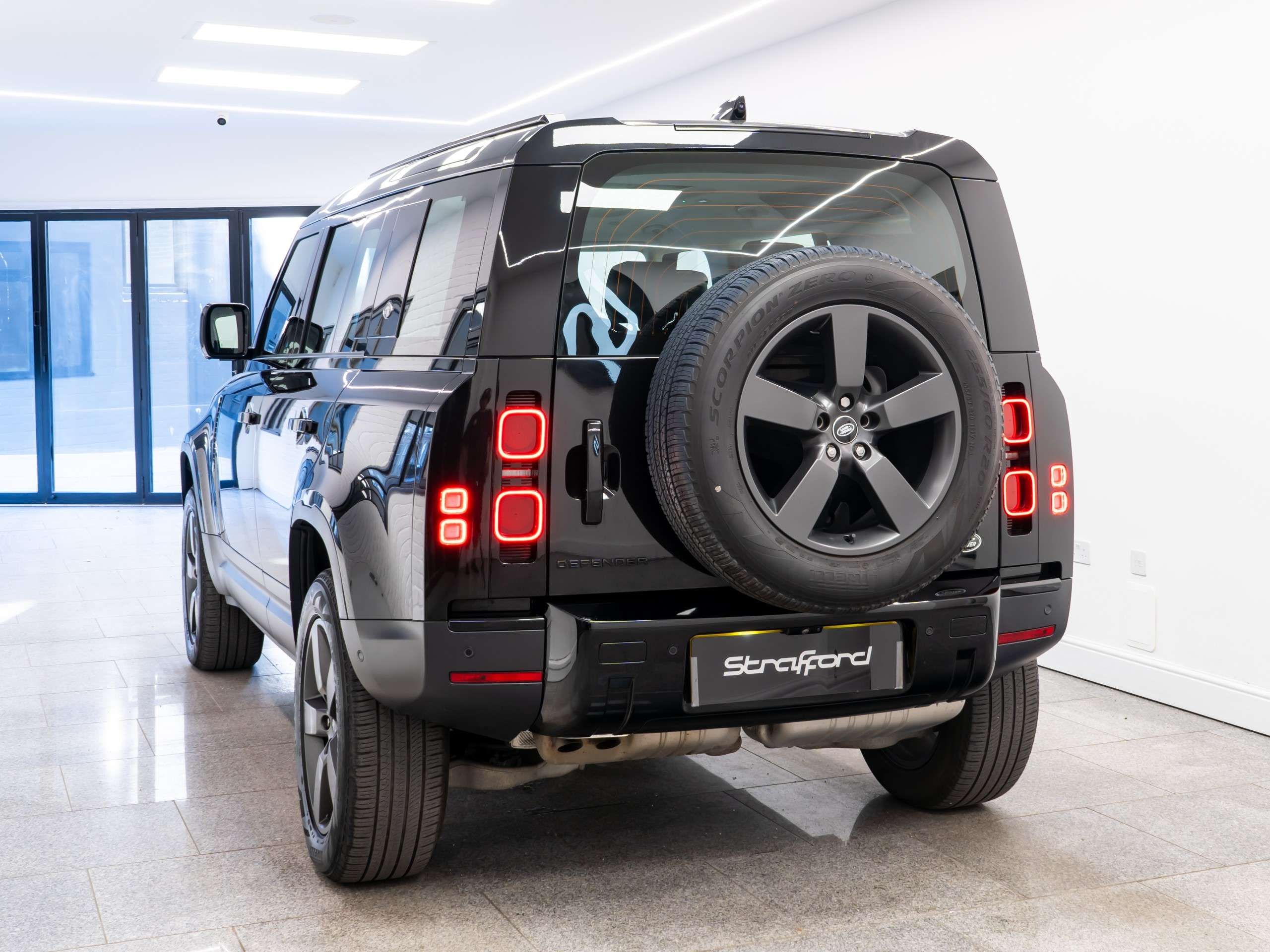 A 2023 LAND ROVER DEFENDER 110 3.0 D250 MHEV HSE SUV 5dr Diesel Auto 4WD Euro 6 (s/s) (250 ps) A 2023 LAND ROVER DEFENDER 110 3.0 D250 MHEV HSE SUV 5dr Diesel Auto 4WD Euro 6 (s/s) (250 ps)