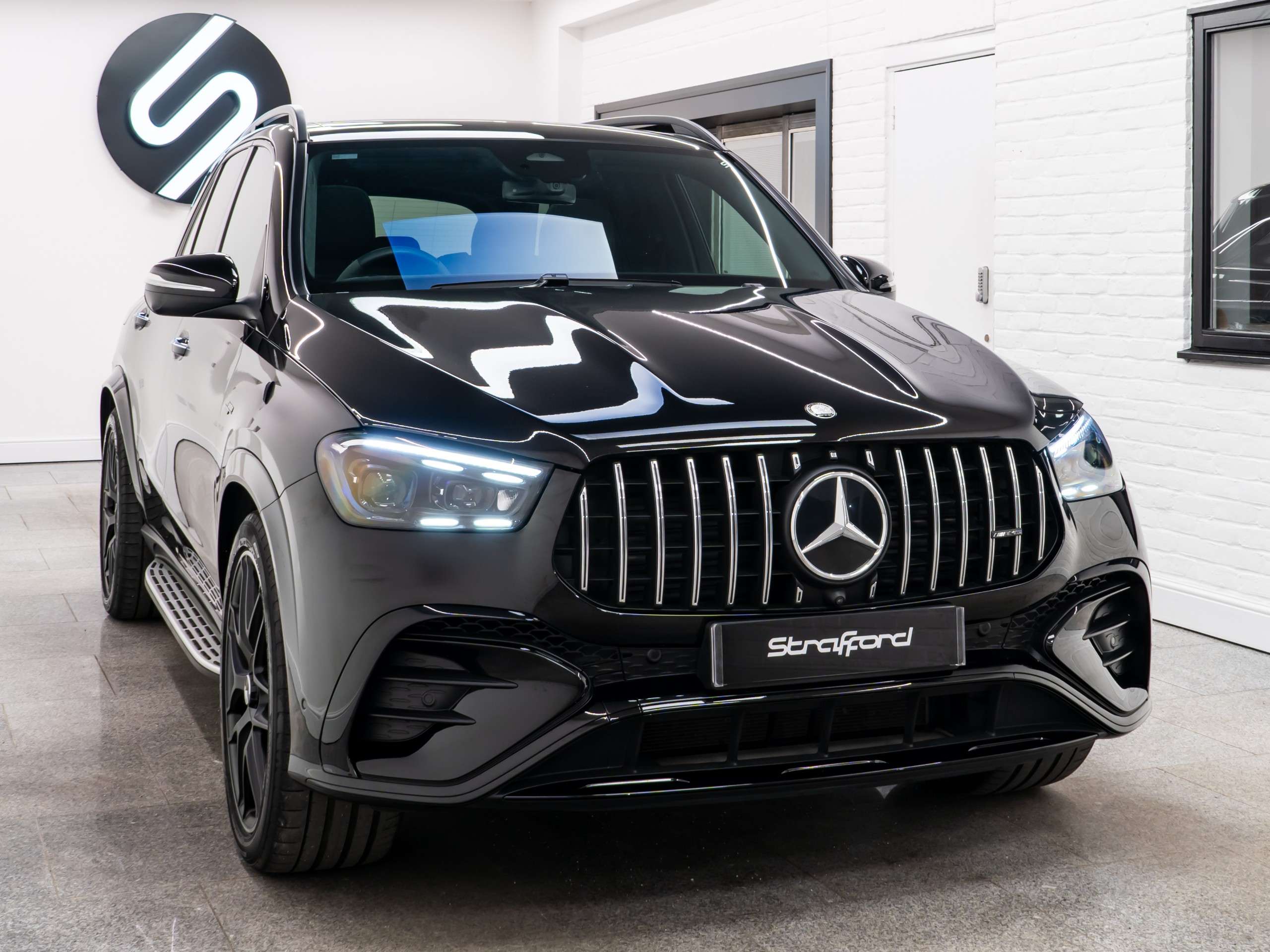 A 2025 MERCEDES-BENZ GLE 3.0 GLE53 31kWh AMG Night Edition (Premium Plus) SUV 5dr Petrol Plug-in Hybrid SpdS TCT 4MATIC+ Euro 6 (s/s) (536 ps) A 2025 MERCEDES-BENZ GLE 3.0 GLE53 31kWh AMG Night Edition (Premium Plus) SUV 5dr Petrol Plug-in Hybrid SpdS TCT 4MATIC+ Euro 6 (s/s) (536 ps)