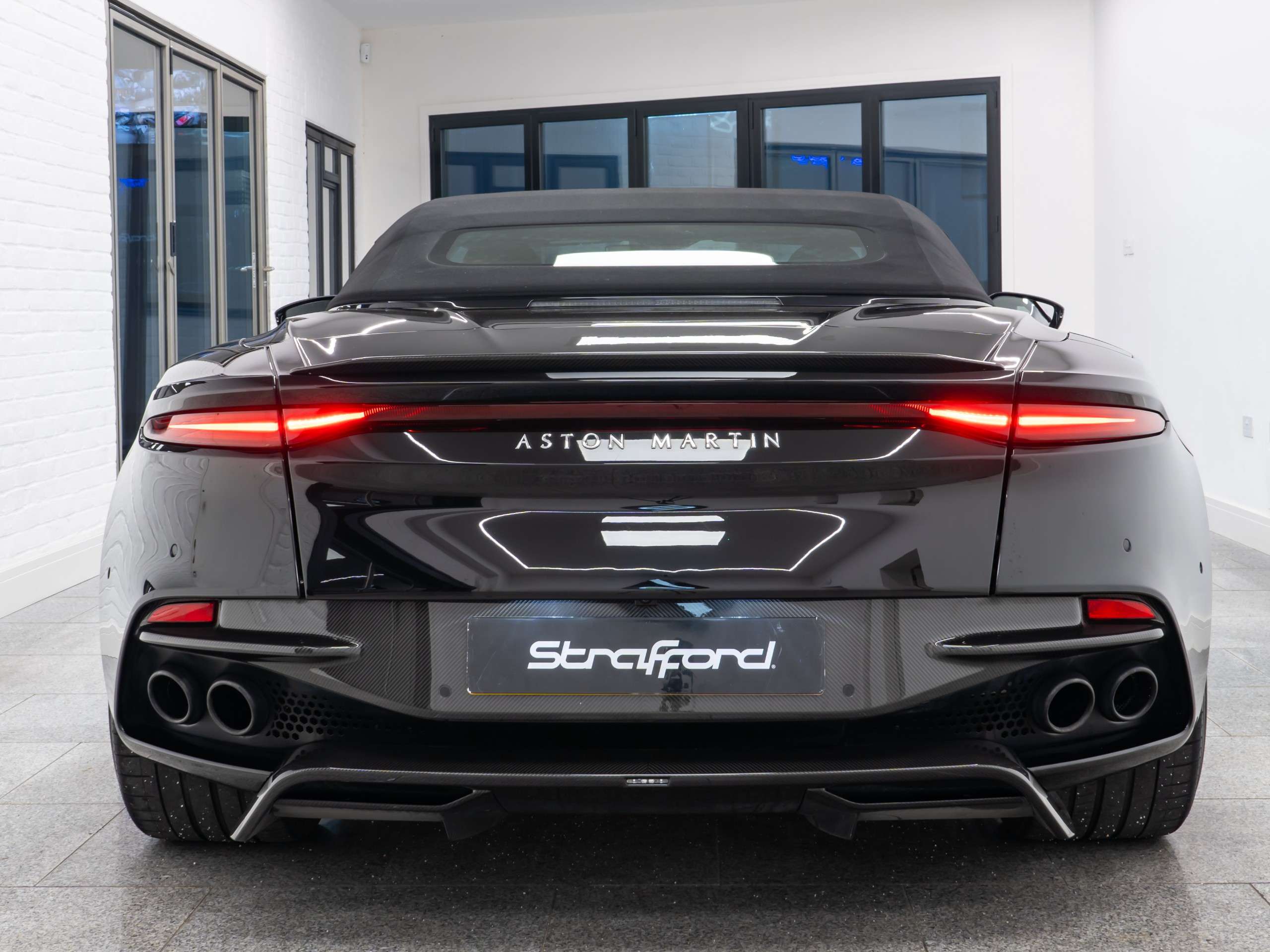 2019 ASTON MARTIN DBS 2019 ASTON MARTIN DBS