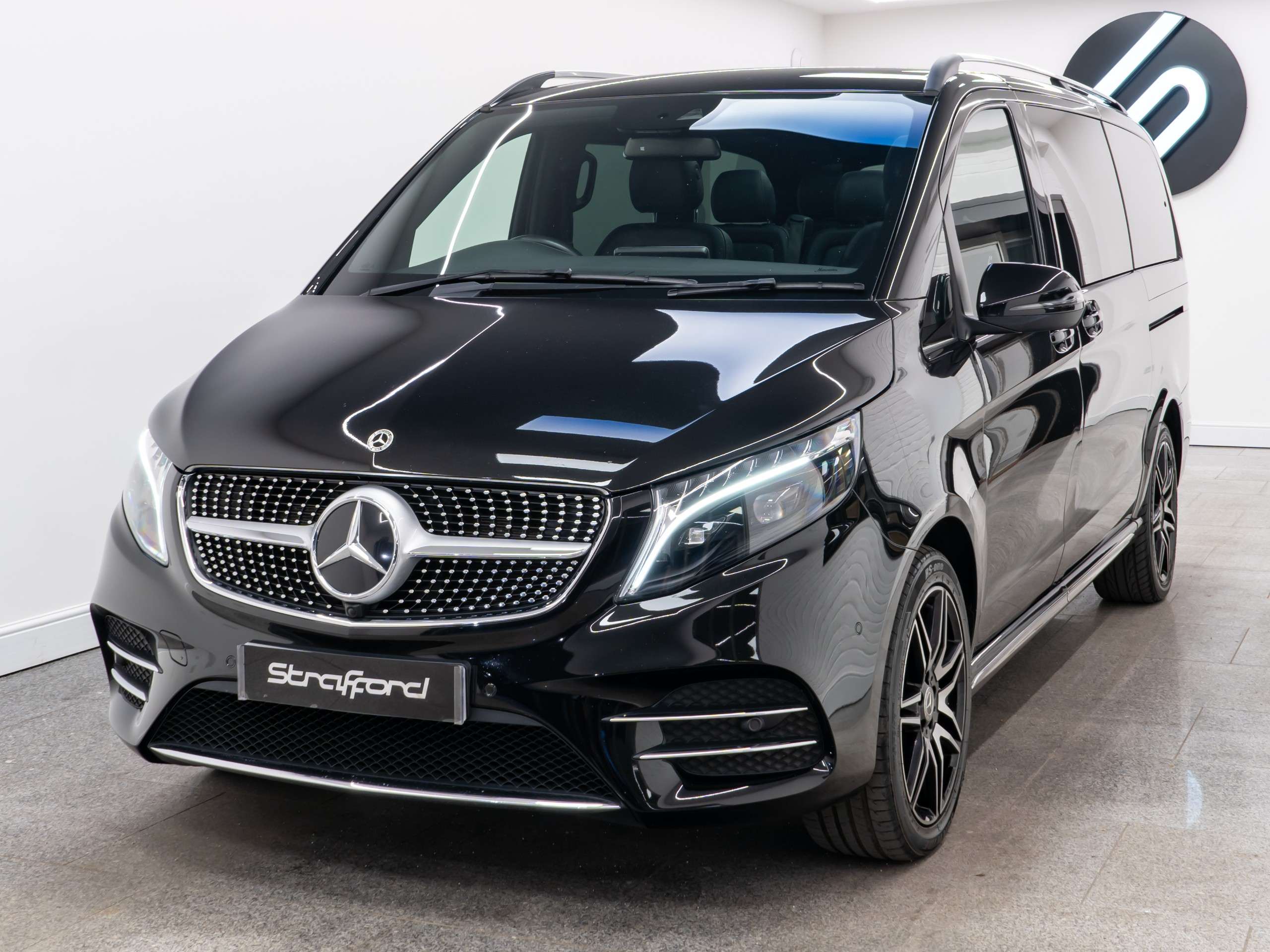 A 2023 MERCEDES-BENZ V CLASS 2.0 V220d AMG Line MPV 5dr Diesel G-Tronic+ Euro 6 (s/s) LWB (163 ps) A 2023 MERCEDES-BENZ V CLASS 2.0 V220d AMG Line MPV 5dr Diesel G-Tronic+ Euro 6 (s/s) LWB (163 ps)