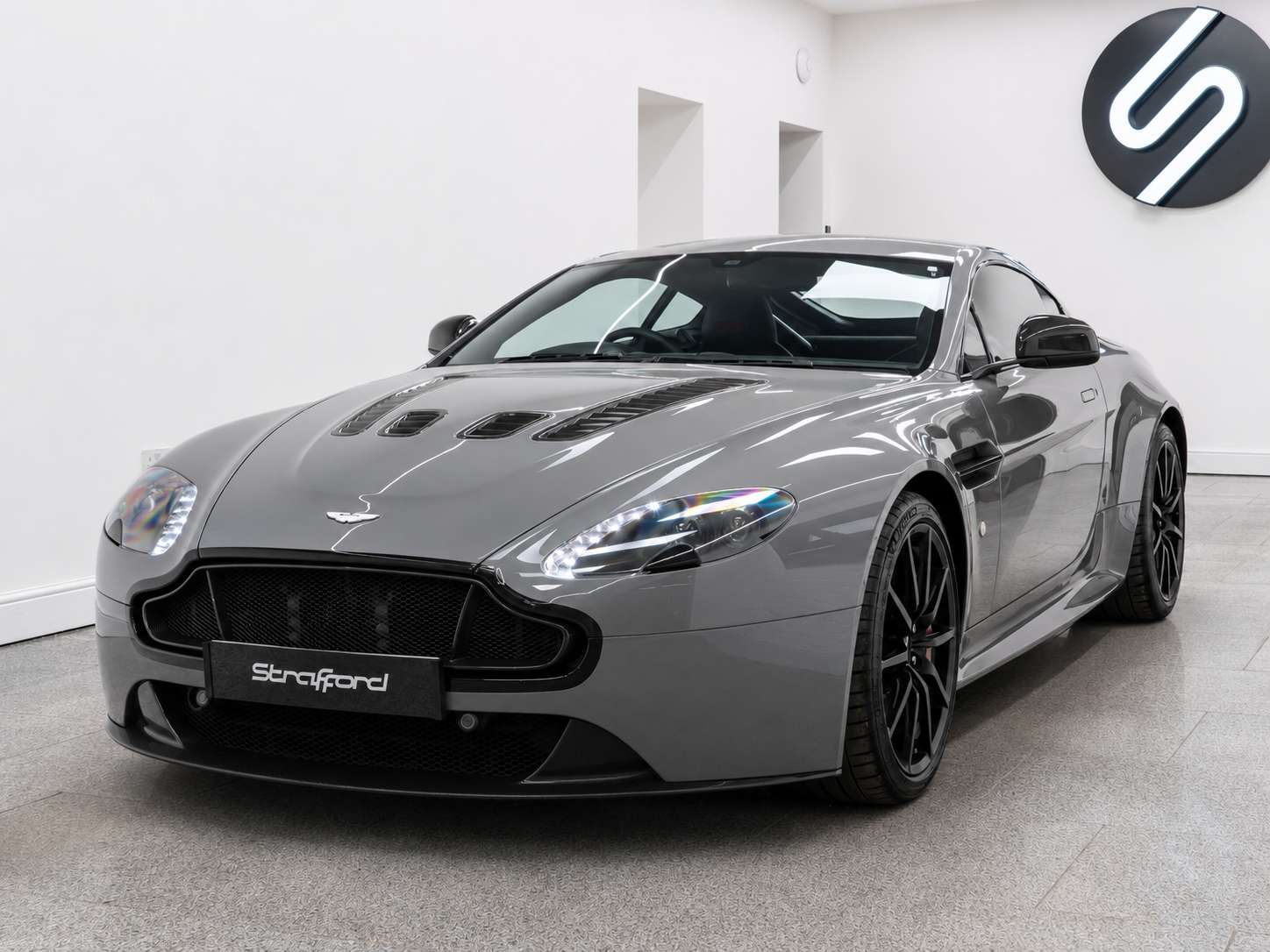 A 2015 ASTON MARTIN VANTAGE 6.0 V12 S Coupe 2dr Petrol Sportshift Euro 6 (565 bhp) A 2015 ASTON MARTIN VANTAGE 6.0 V12 S Coupe 2dr Petrol Sportshift Euro 6 (565 bhp)