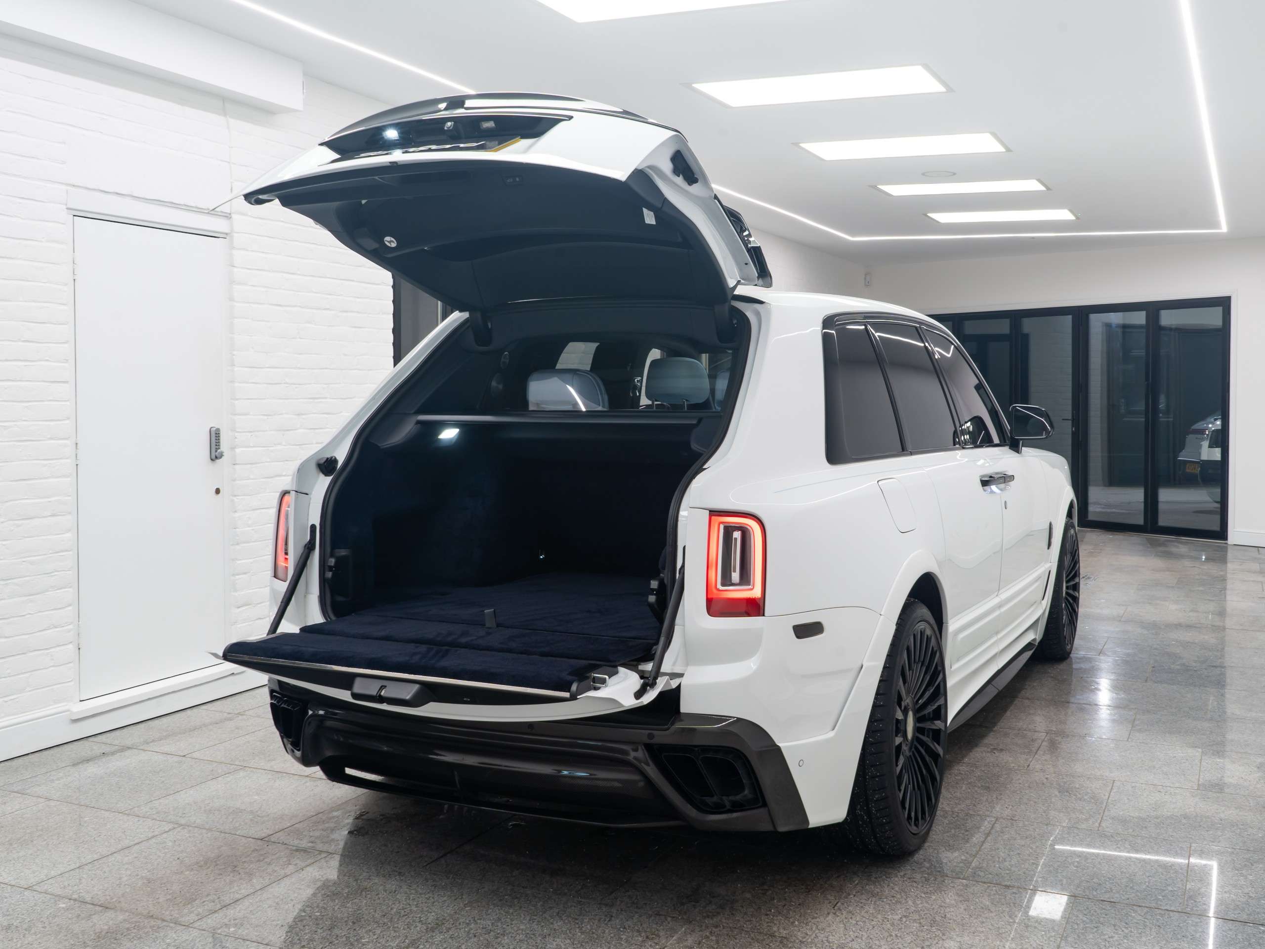2019 ROLLS-ROYCE CULLINAN 2019 ROLLS-ROYCE CULLINAN