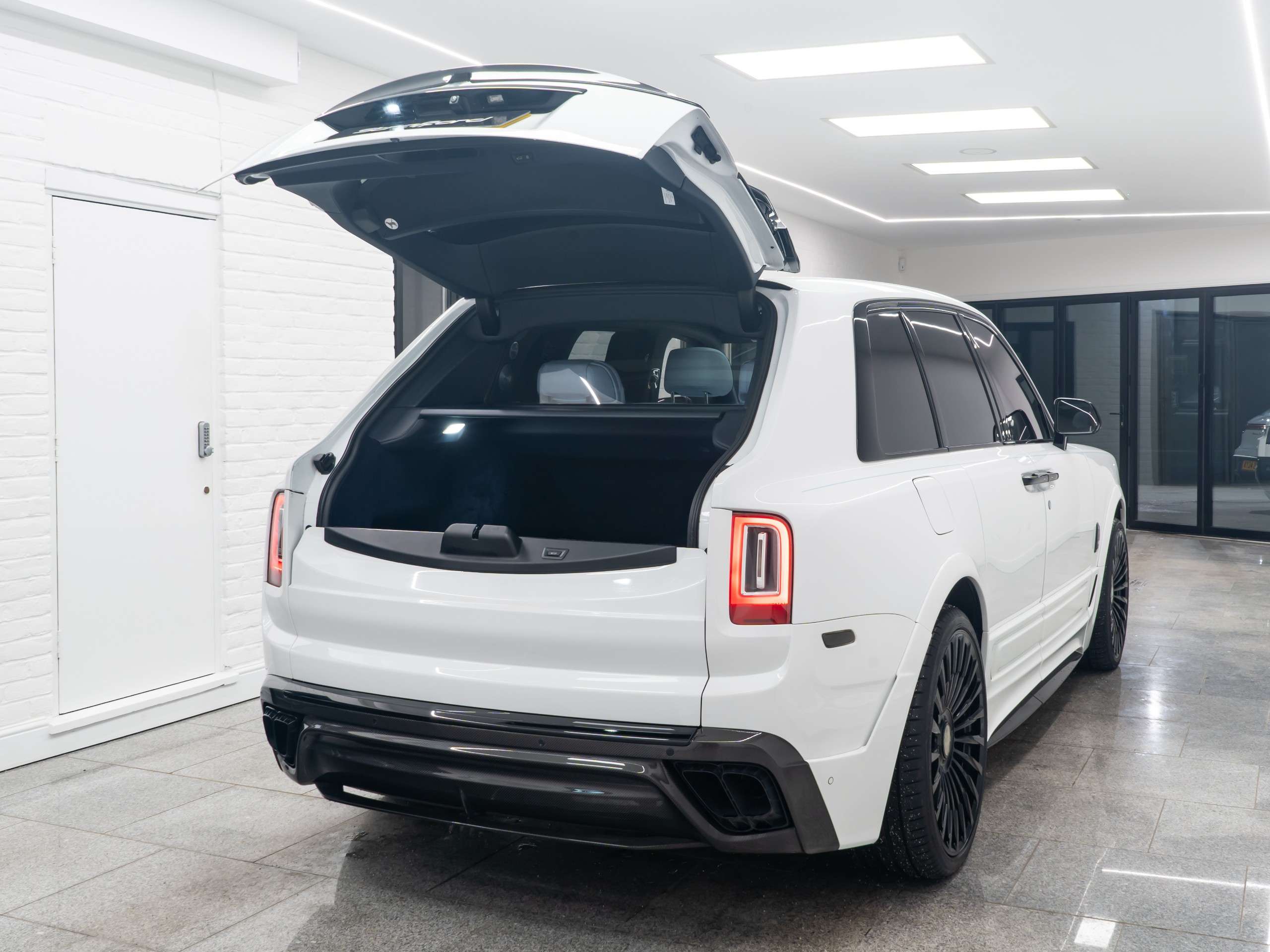 2019 ROLLS-ROYCE CULLINAN 2019 ROLLS-ROYCE CULLINAN