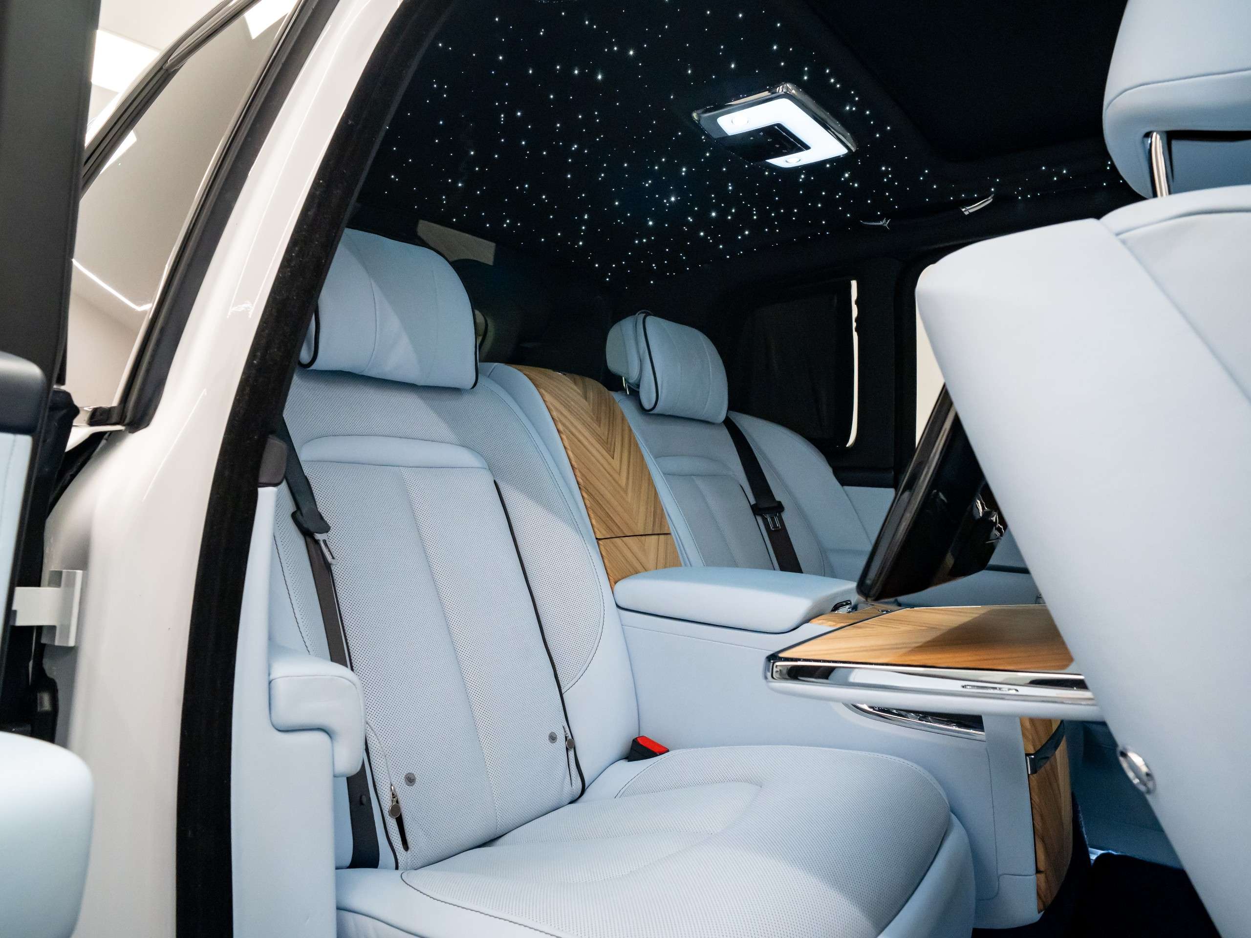 2019 ROLLS-ROYCE CULLINAN 2019 ROLLS-ROYCE CULLINAN