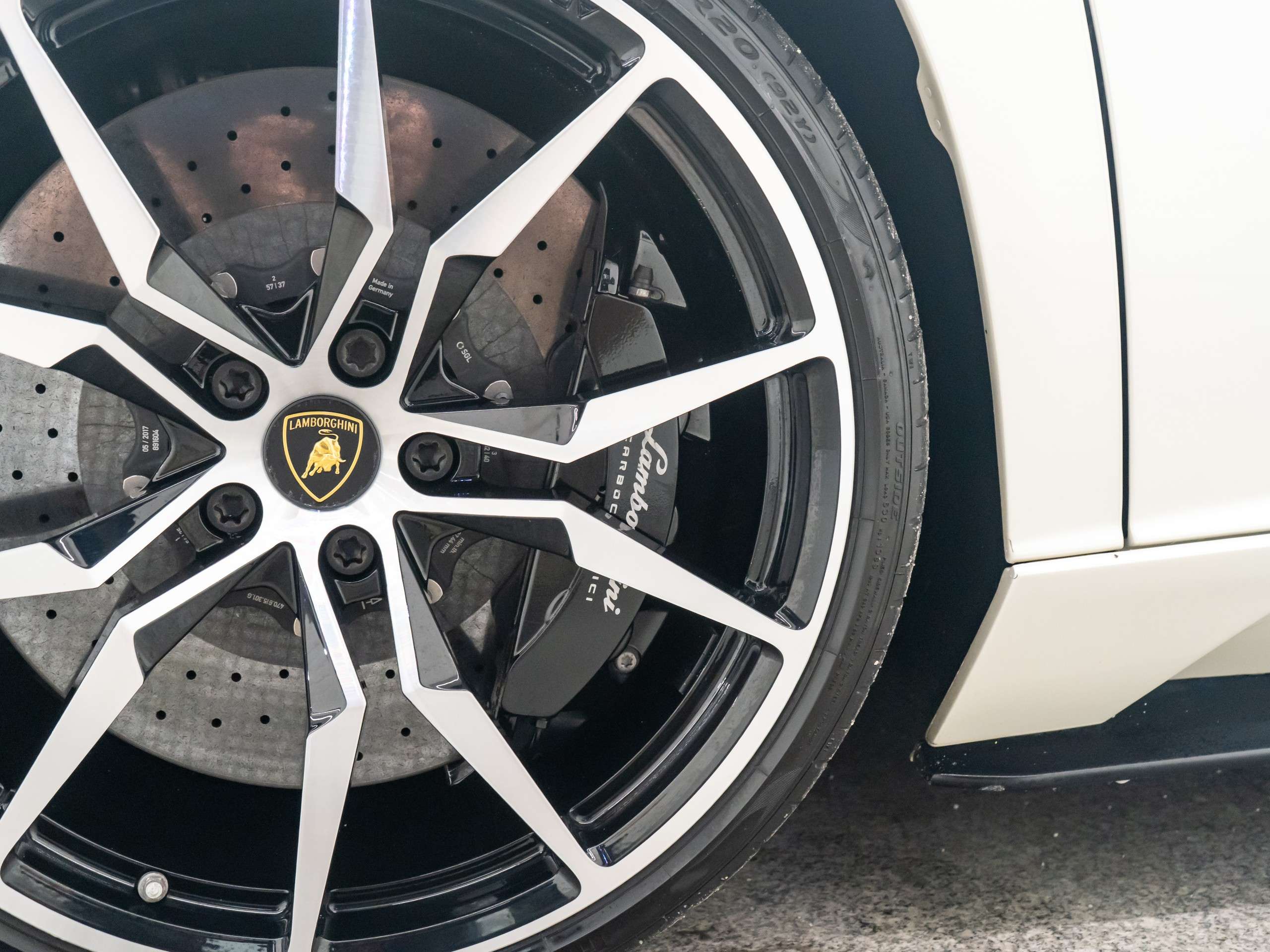 2017 LAMBORGHINI AVENTADOR 2017 LAMBORGHINI AVENTADOR