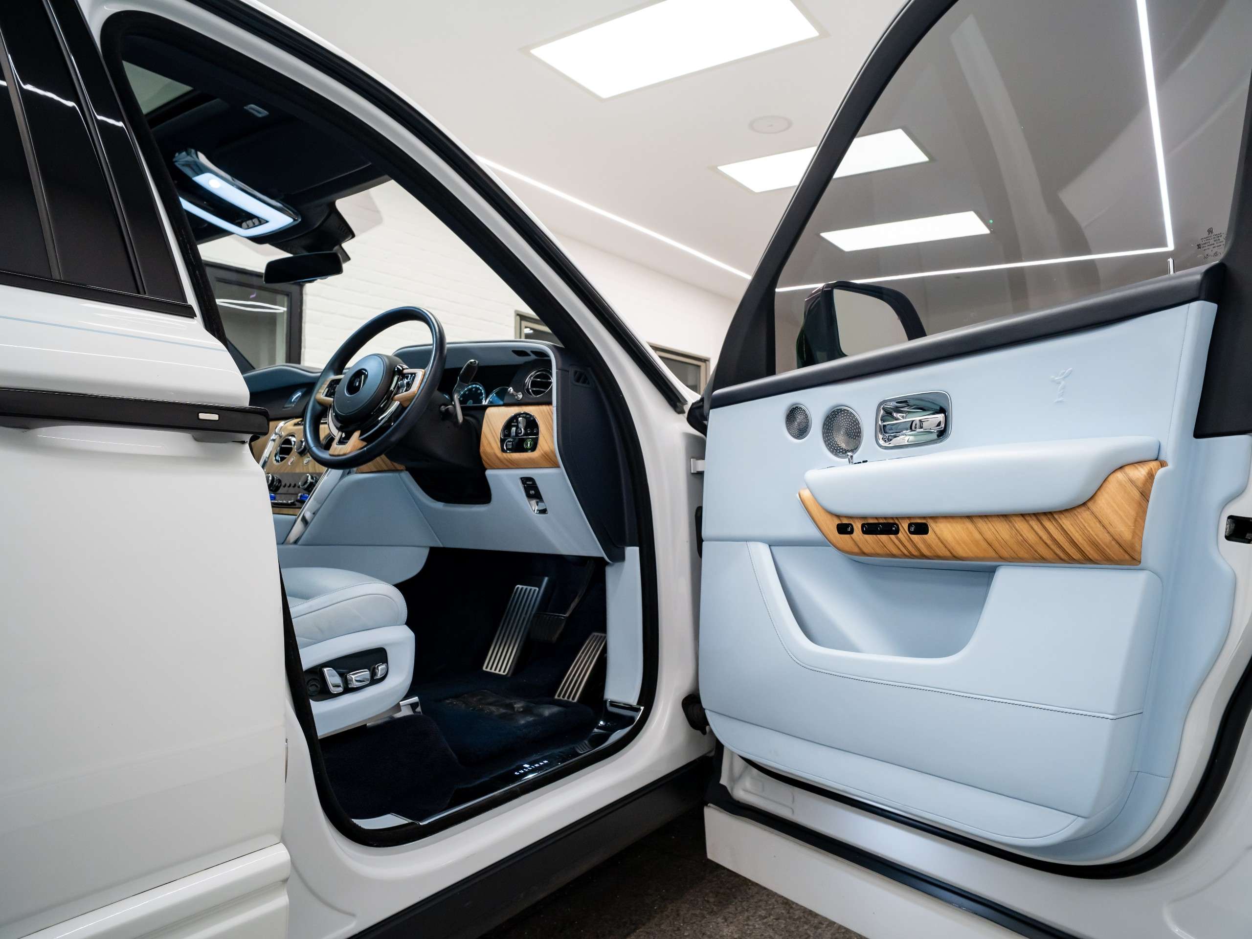 2019 ROLLS-ROYCE CULLINAN 2019 ROLLS-ROYCE CULLINAN