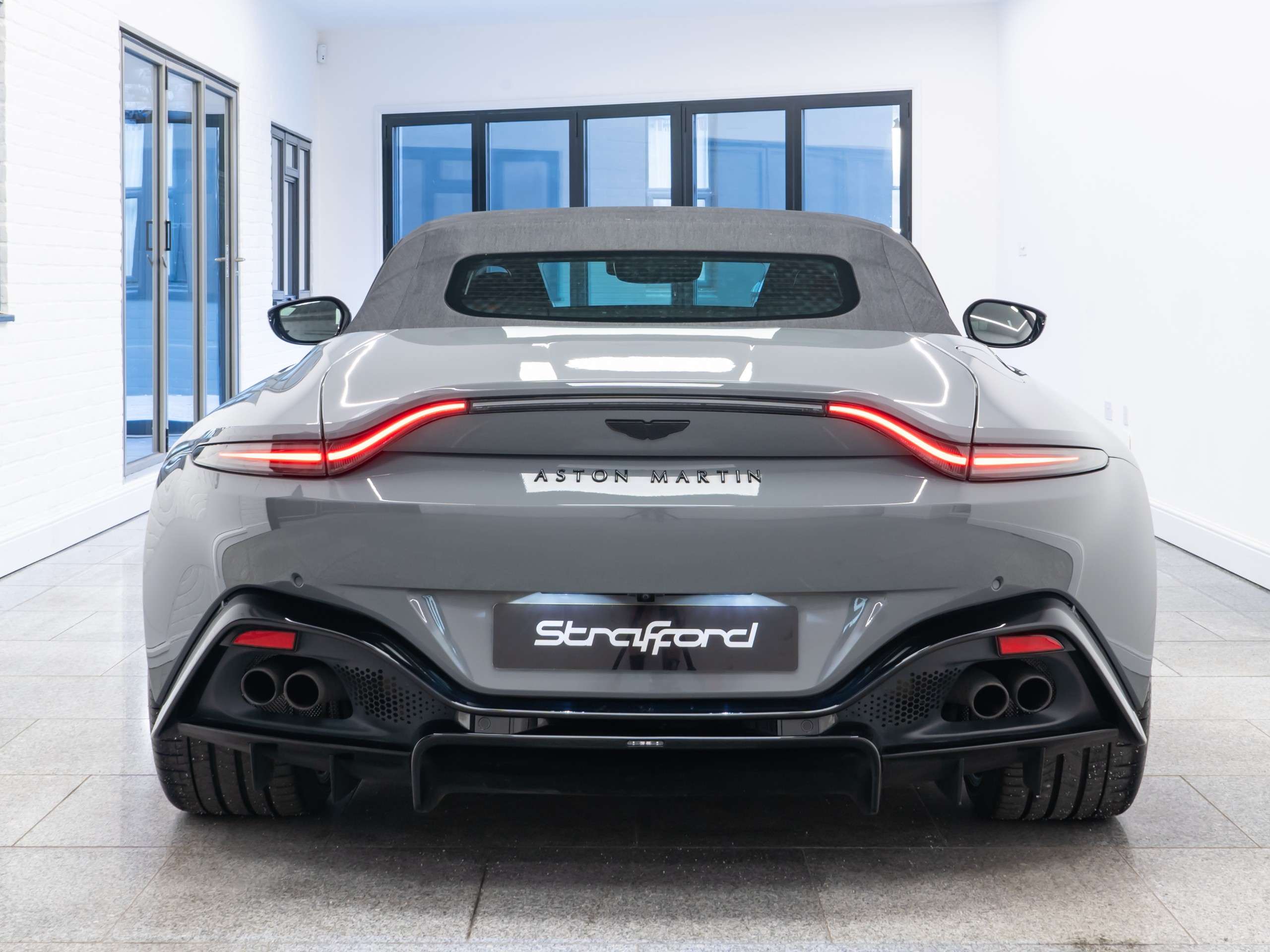 null ASTON MARTIN VANTAGE null ASTON MARTIN VANTAGE