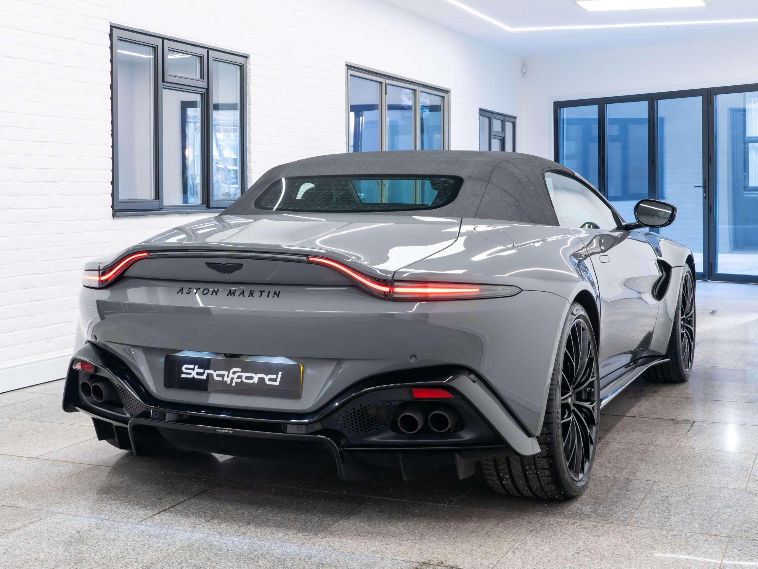 null ASTON MARTIN VANTAGE null ASTON MARTIN VANTAGE