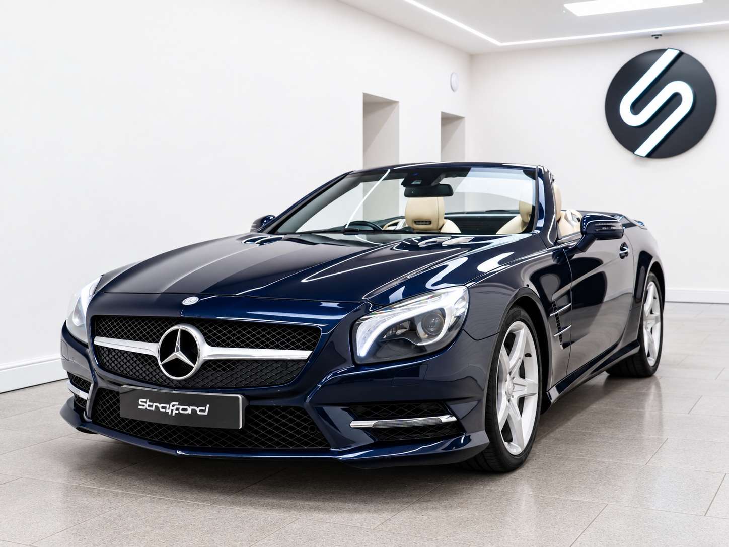 A 2014 MERCEDES-BENZ SL 3.0 SL400 AMG Sport Convertible 2dr Petrol G-Tronic Euro 6 (s/s) (333 ps) A 2014 MERCEDES-BENZ SL 3.0 SL400 AMG Sport Convertible 2dr Petrol G-Tronic Euro 6 (s/s) (333 ps)