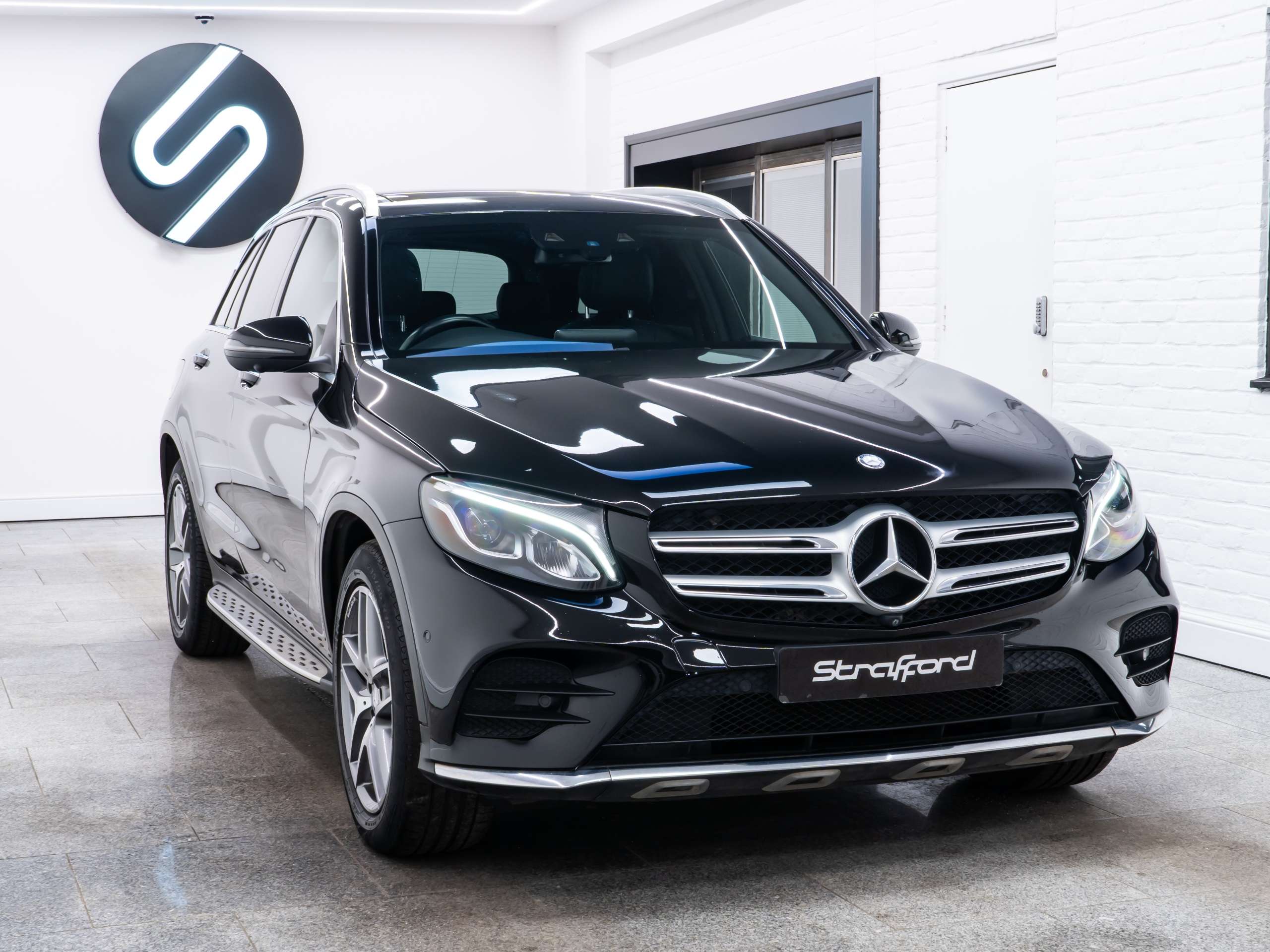 A 2016 MERCEDES-BENZ GLC 2.1 GLC250d AMG Line (Premium Plus) SUV 5dr Diesel G-Tronic 4MATIC Euro 6 (s/s) (204 ps) A 2016 MERCEDES-BENZ GLC 2.1 GLC250d AMG Line (Premium Plus) SUV 5dr Diesel G-Tronic 4MATIC Euro 6 (s/s) (204 ps)