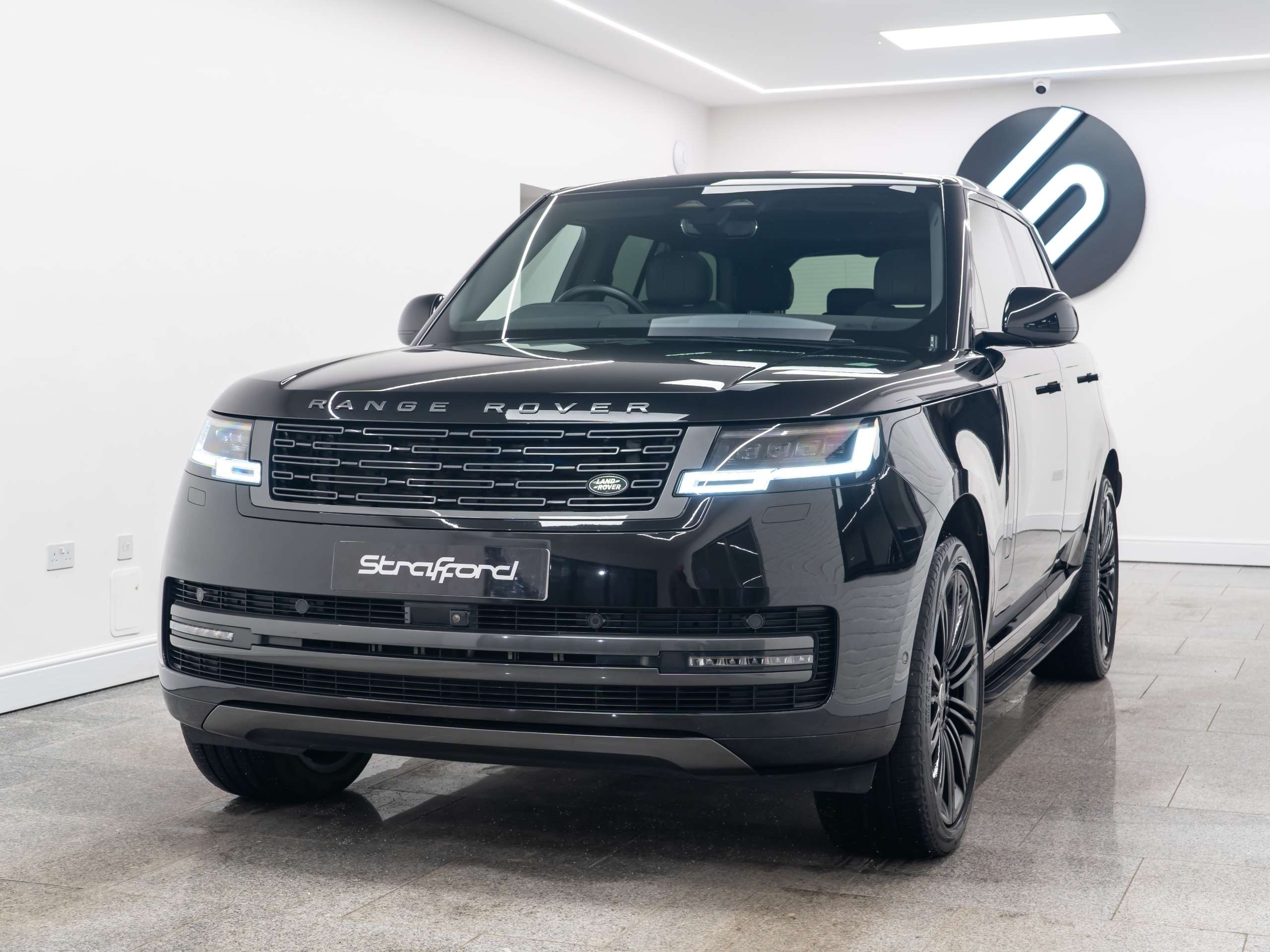 A 2024 LAND ROVER RANGE ROVER 3.0 D350 MHEV SE SUV 5dr Diesel Auto 4WD Euro 6 (s/s) (350 ps) A 2024 LAND ROVER RANGE ROVER 3.0 D350 MHEV SE SUV 5dr Diesel Auto 4WD Euro 6 (s/s) (350 ps)