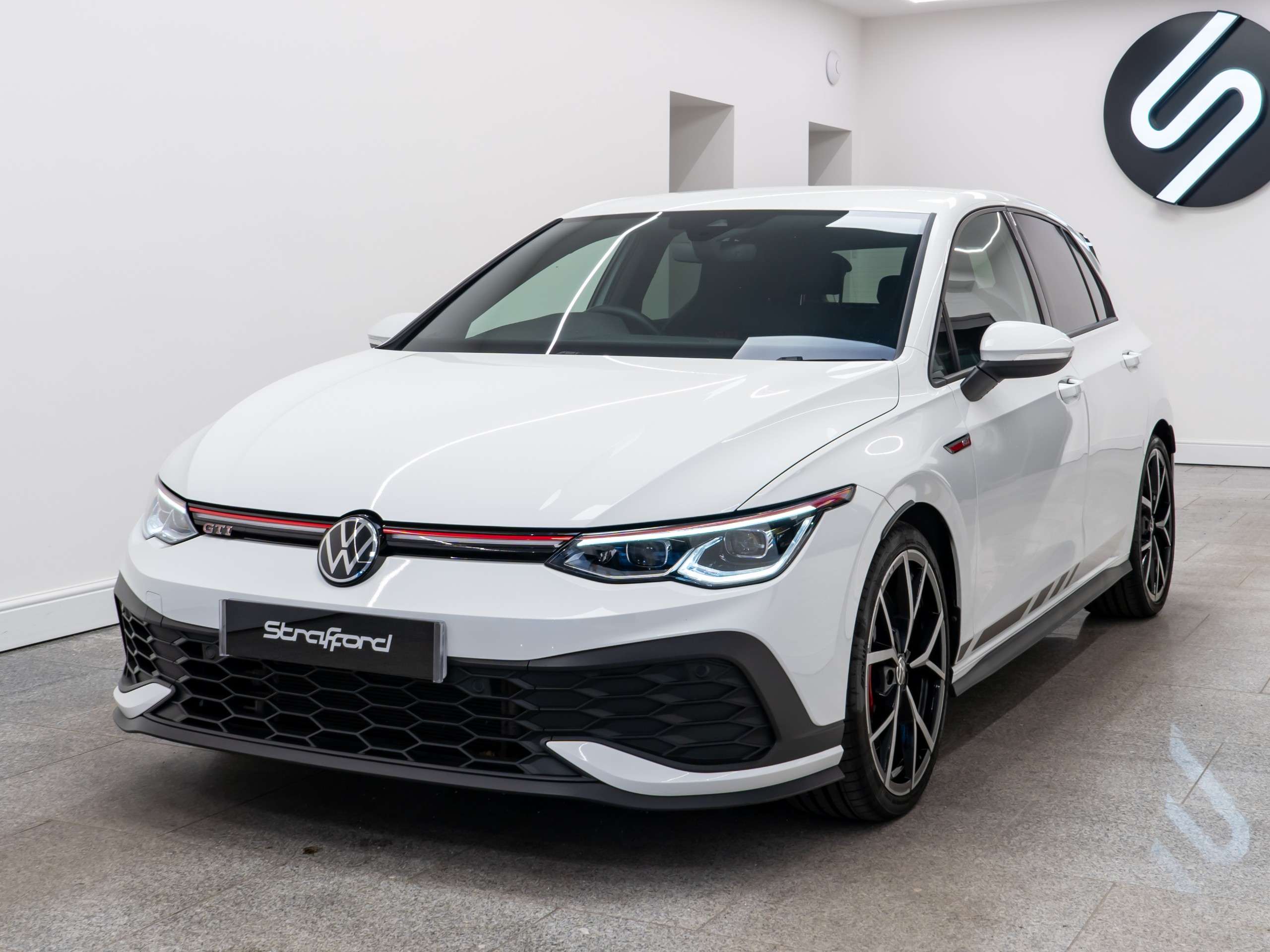 A 2023 VOLKSWAGEN GOLF 2.0 TSI GTI Clubsport Hatchback 5dr Petrol DSG Euro 6 (s/s) (300 ps) A 2023 VOLKSWAGEN GOLF 2.0 TSI GTI Clubsport Hatchback 5dr Petrol DSG Euro 6 (s/s) (300 ps)