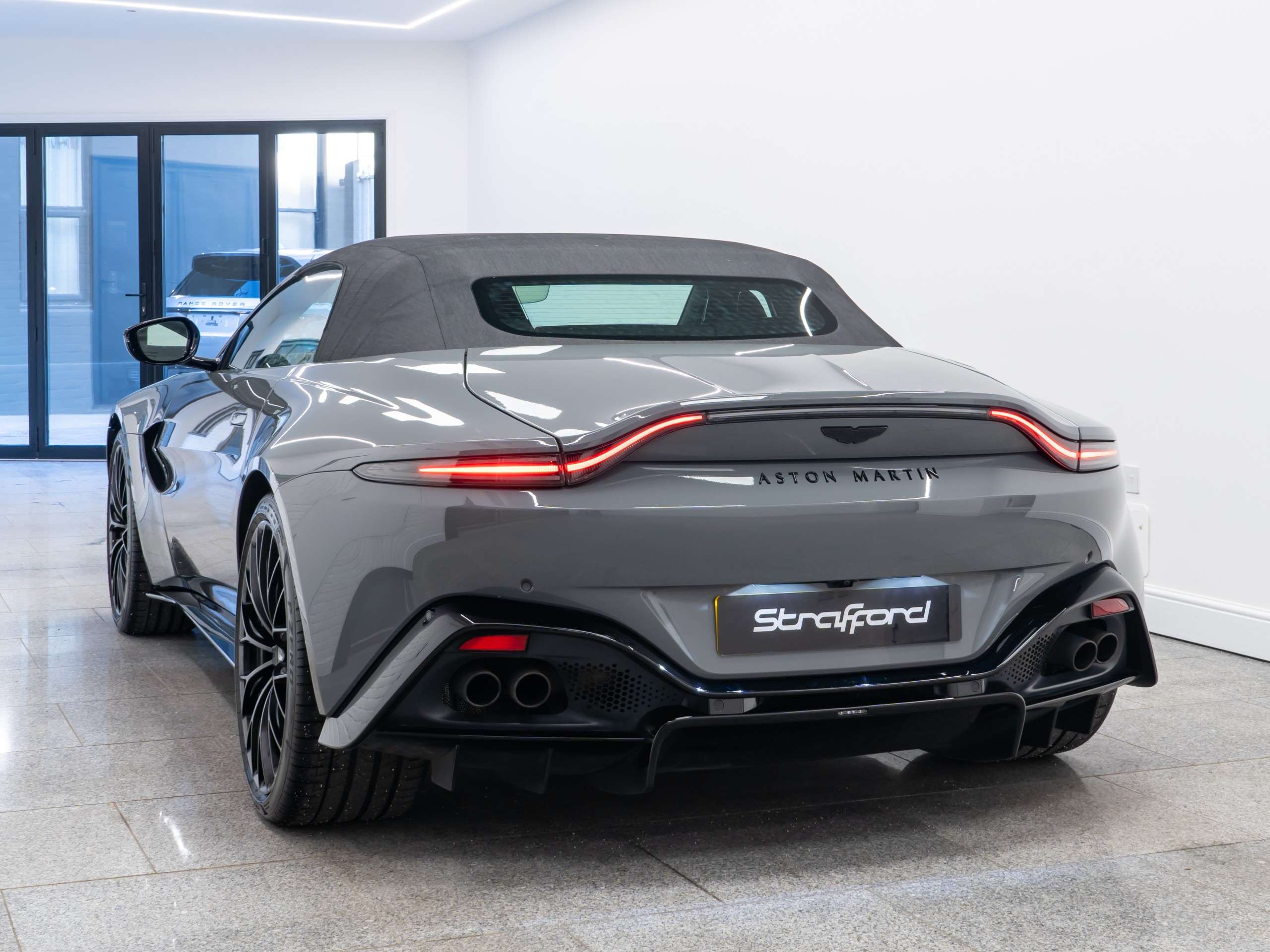 null ASTON MARTIN VANTAGE null ASTON MARTIN VANTAGE