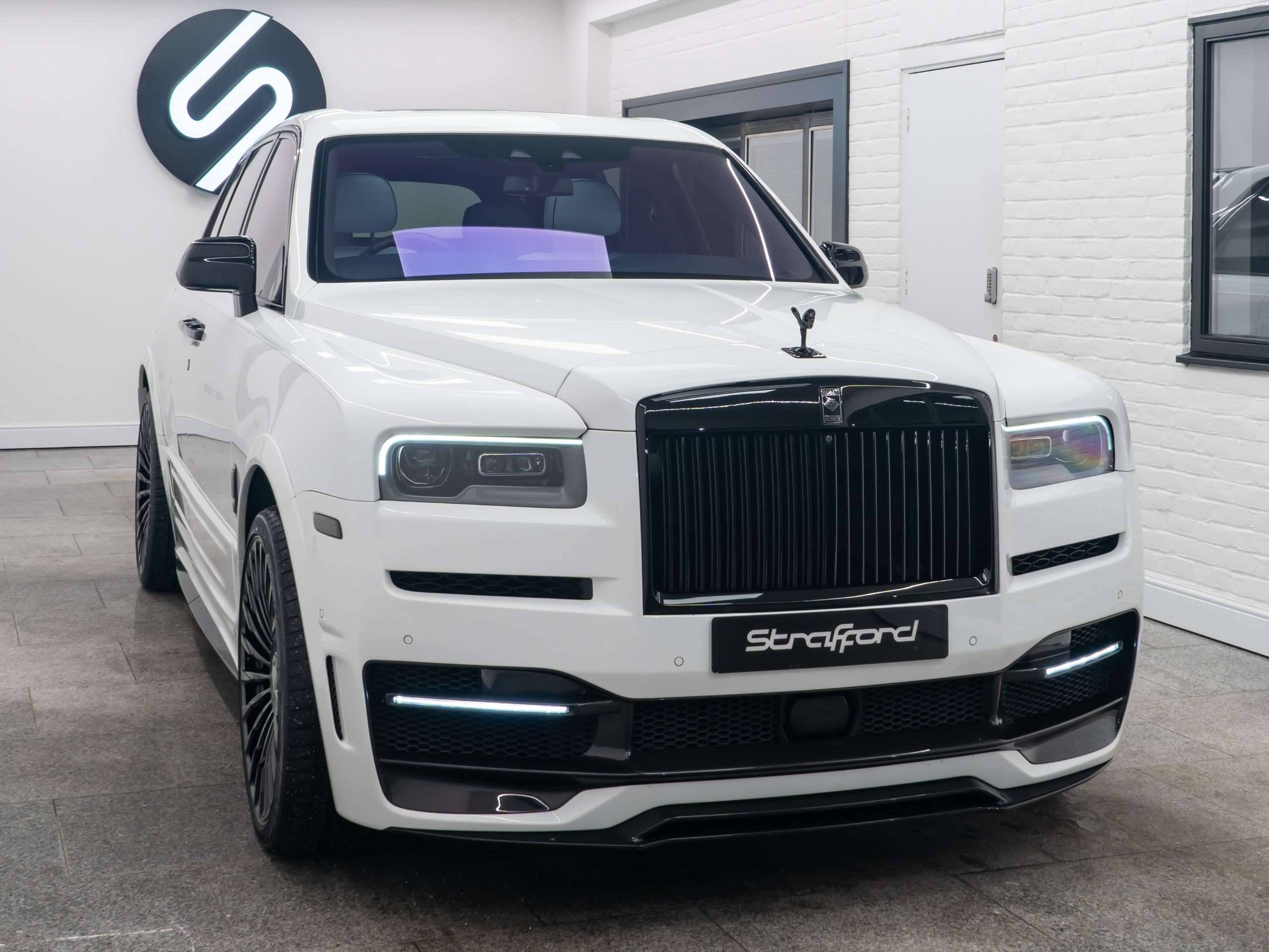 A 2019 ROLLS-ROYCE CULLINAN 6.75 V12 SUV 5dr Petrol Auto 4WD Euro 6 (563 bhp) A 2019 ROLLS-ROYCE CULLINAN 6.75 V12 SUV 5dr Petrol Auto 4WD Euro 6 (563 bhp)