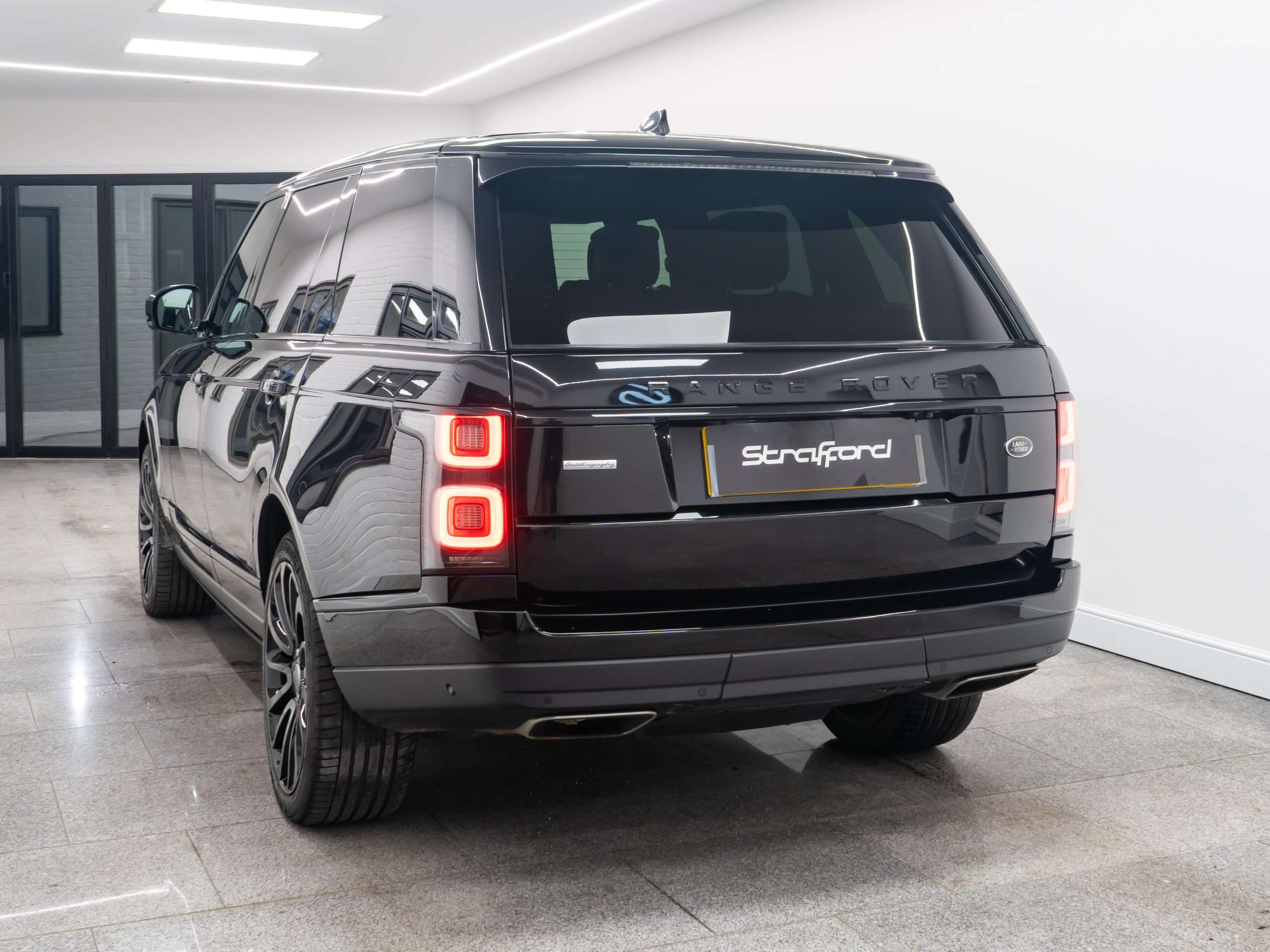 A 2018 LAND ROVER RANGE ROVER 4.4 SD V8 Autobiography SUV 5dr Diesel Auto 4WD Euro 6 (s/s) LWB (339 ps) A 2018 LAND ROVER RANGE ROVER 4.4 SD V8 Autobiography SUV 5dr Diesel Auto 4WD Euro 6 (s/s) LWB (339 ps)