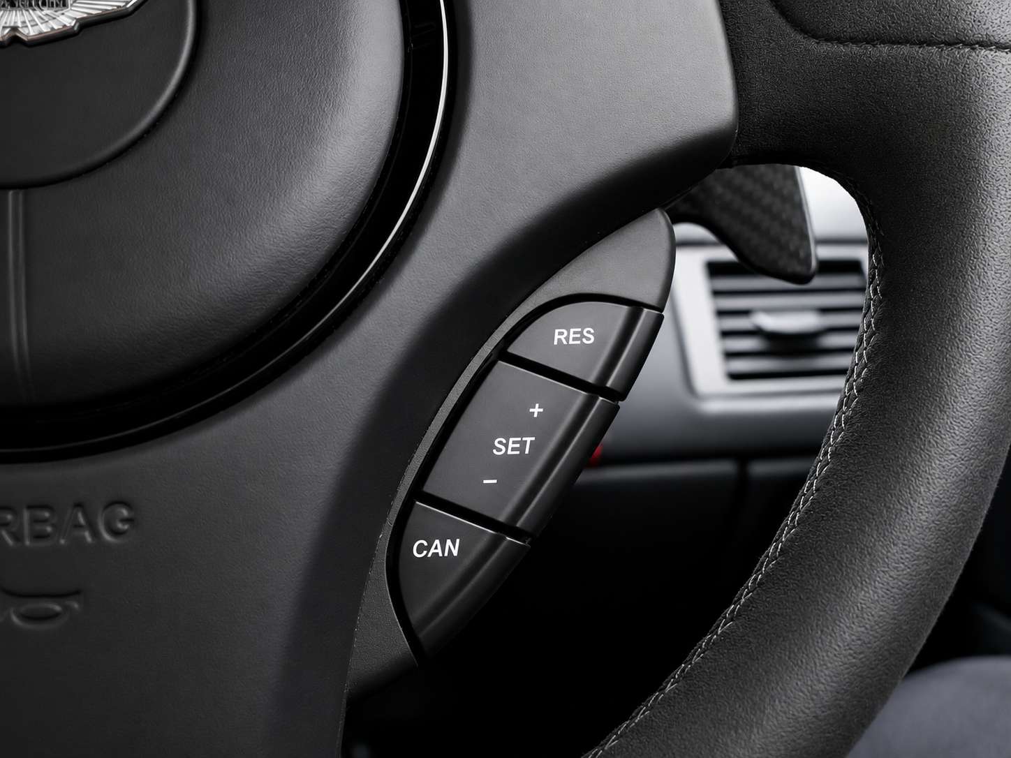 2015 ASTON MARTIN VANTAGE 2015 ASTON MARTIN VANTAGE