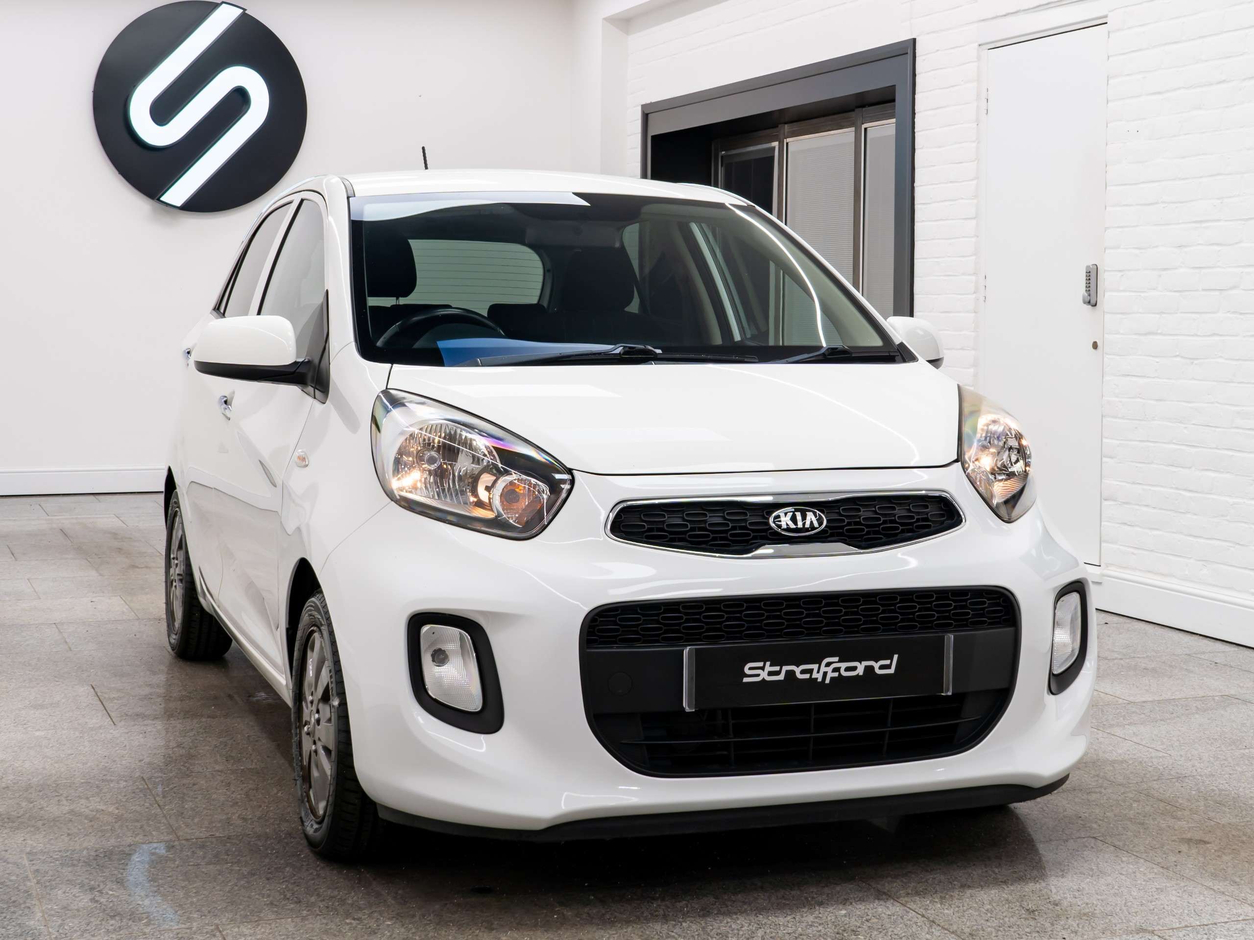 A 2016 KIA PICANTO 1.0 65 SE 5dr A 2016 KIA PICANTO 1.0 65 SE 5dr
