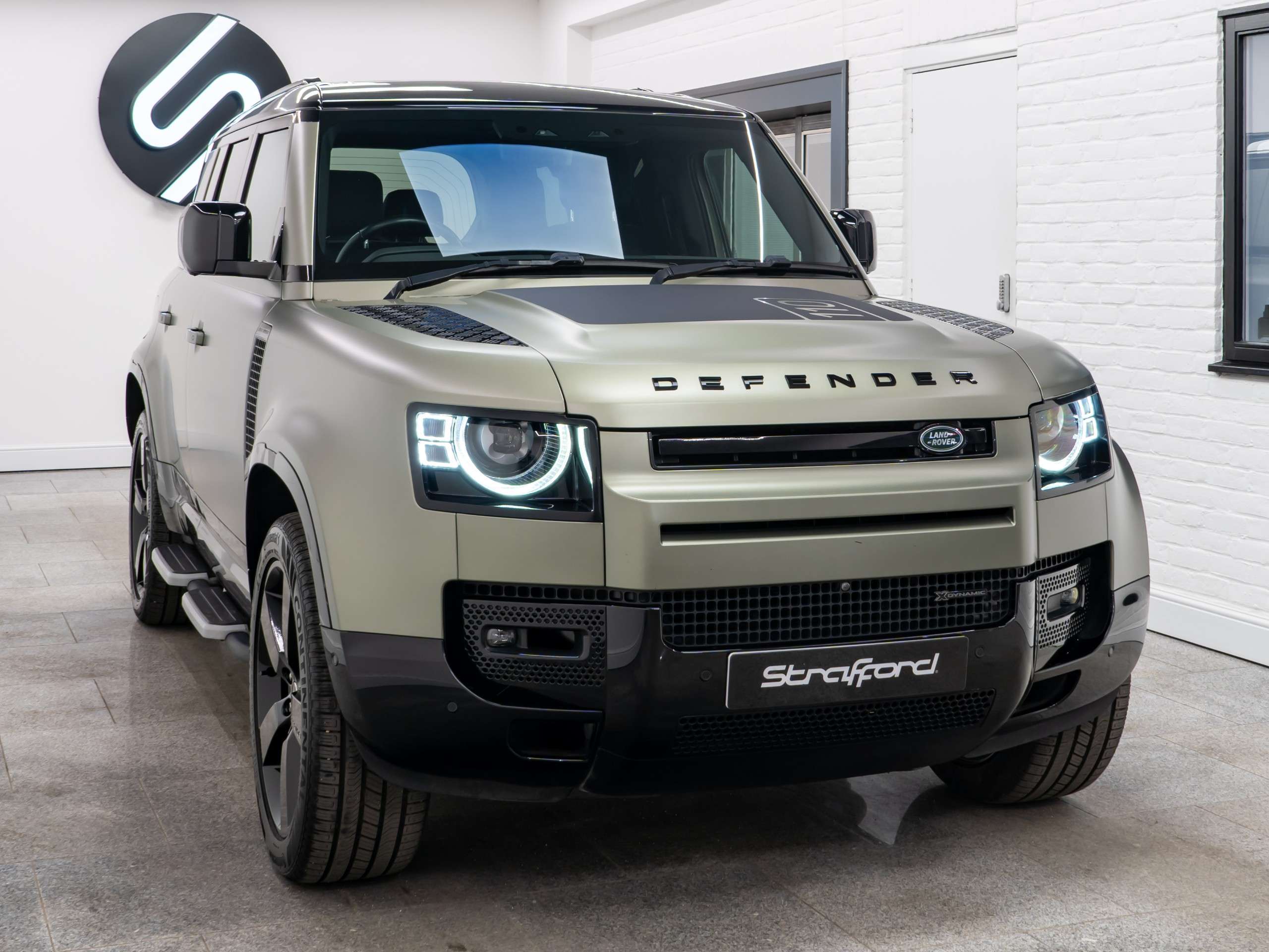 A 2023 LAND ROVER DEFENDER 110 2.0 P400e 15.4kWh X-Dynamic HSE SUV 5dr Petrol Plug-in Hybrid Auto 4WD Euro 6 (s/s) (404 ps) A 2023 LAND ROVER DEFENDER 110 2.0 P400e 15.4kWh X-Dynamic HSE SUV 5dr Petrol Plug-in Hybrid Auto 4WD Euro 6 (s/s) (404 ps)