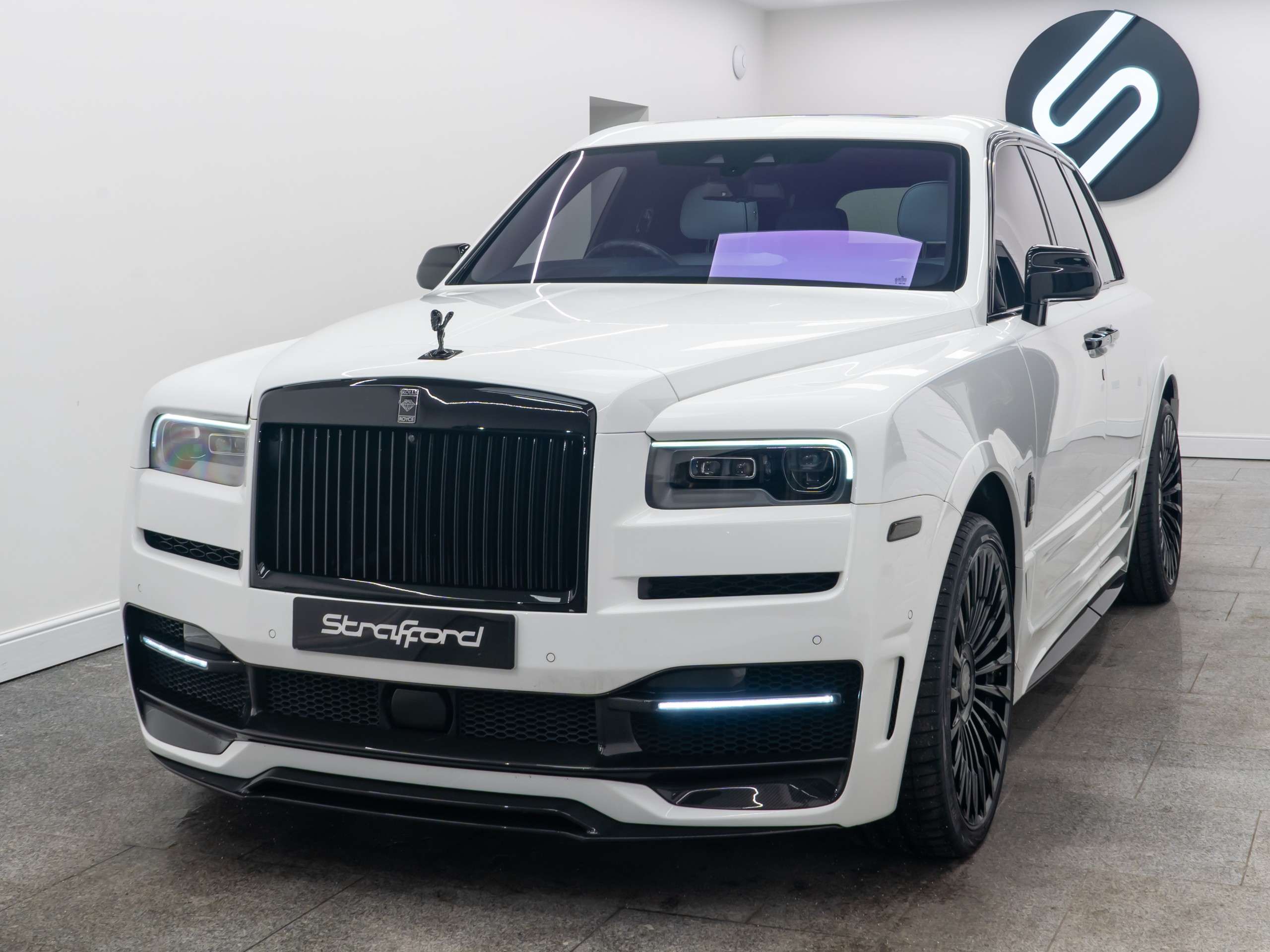 A 2019 ROLLS-ROYCE CULLINAN 6.75 V12 SUV 5dr Petrol Auto 4WD Euro 6 (563 bhp) A 2019 ROLLS-ROYCE CULLINAN 6.75 V12 SUV 5dr Petrol Auto 4WD Euro 6 (563 bhp)