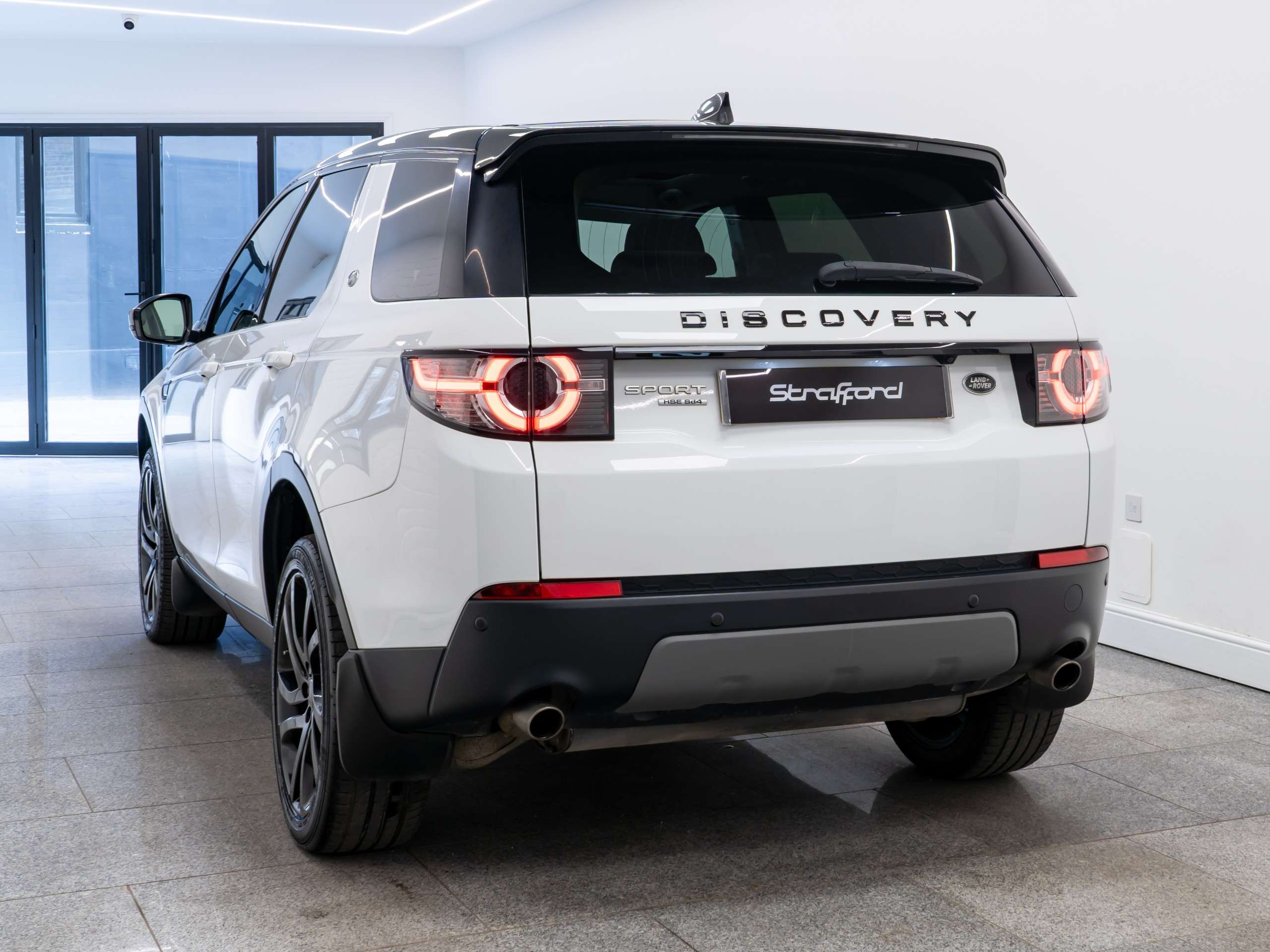 A 2018 LAND ROVER DISCOVERY SPORT 2.0 SD4 HSE Black SUV 5dr Diesel Auto 4WD Euro 6 (s/s) (240 ps) A 2018 LAND ROVER DISCOVERY SPORT 2.0 SD4 HSE Black SUV 5dr Diesel Auto 4WD Euro 6 (s/s) (240 ps)