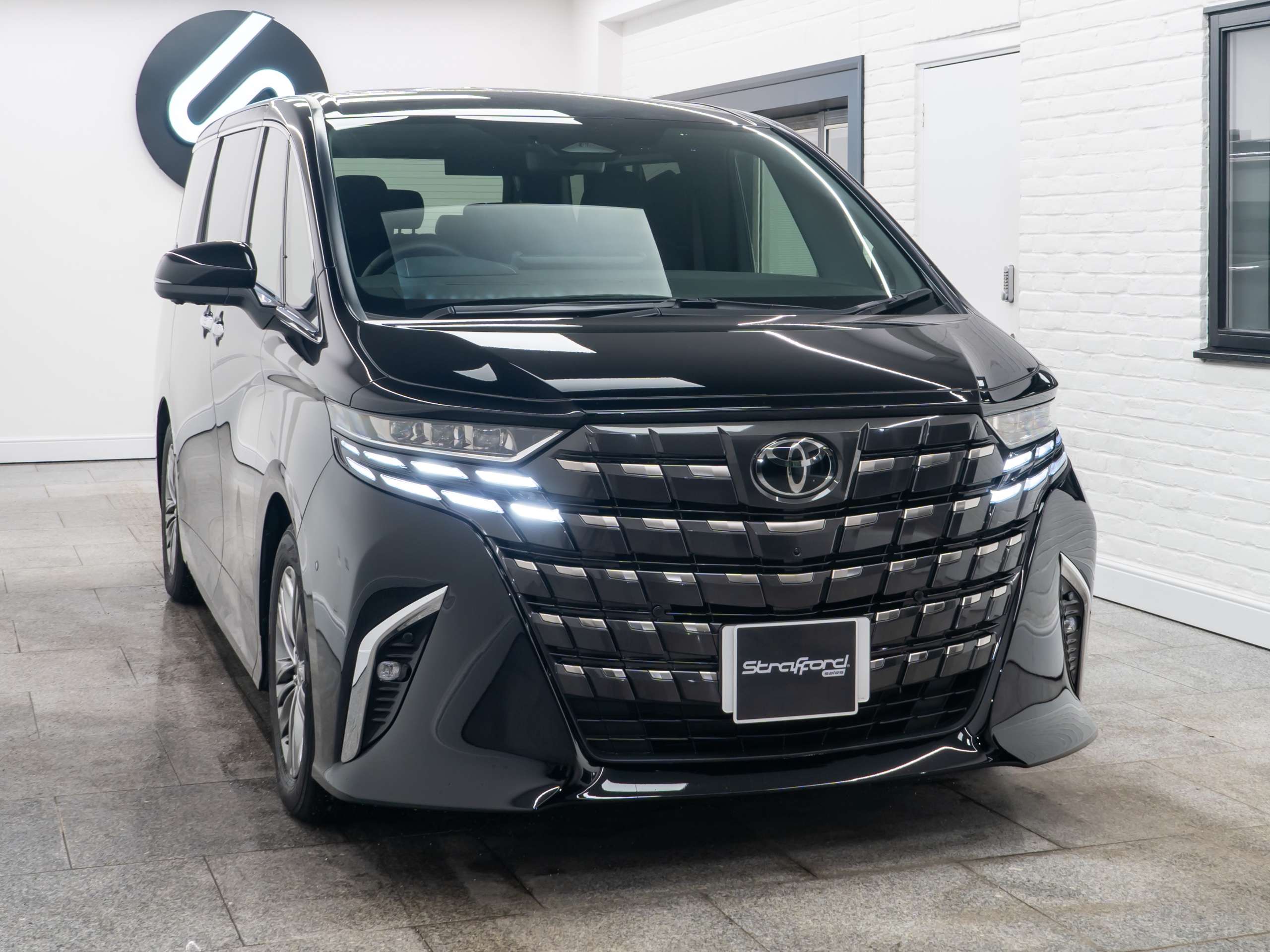 A 2025 TOYOTA ALPHARD Hybrid A 2025 TOYOTA ALPHARD Hybrid