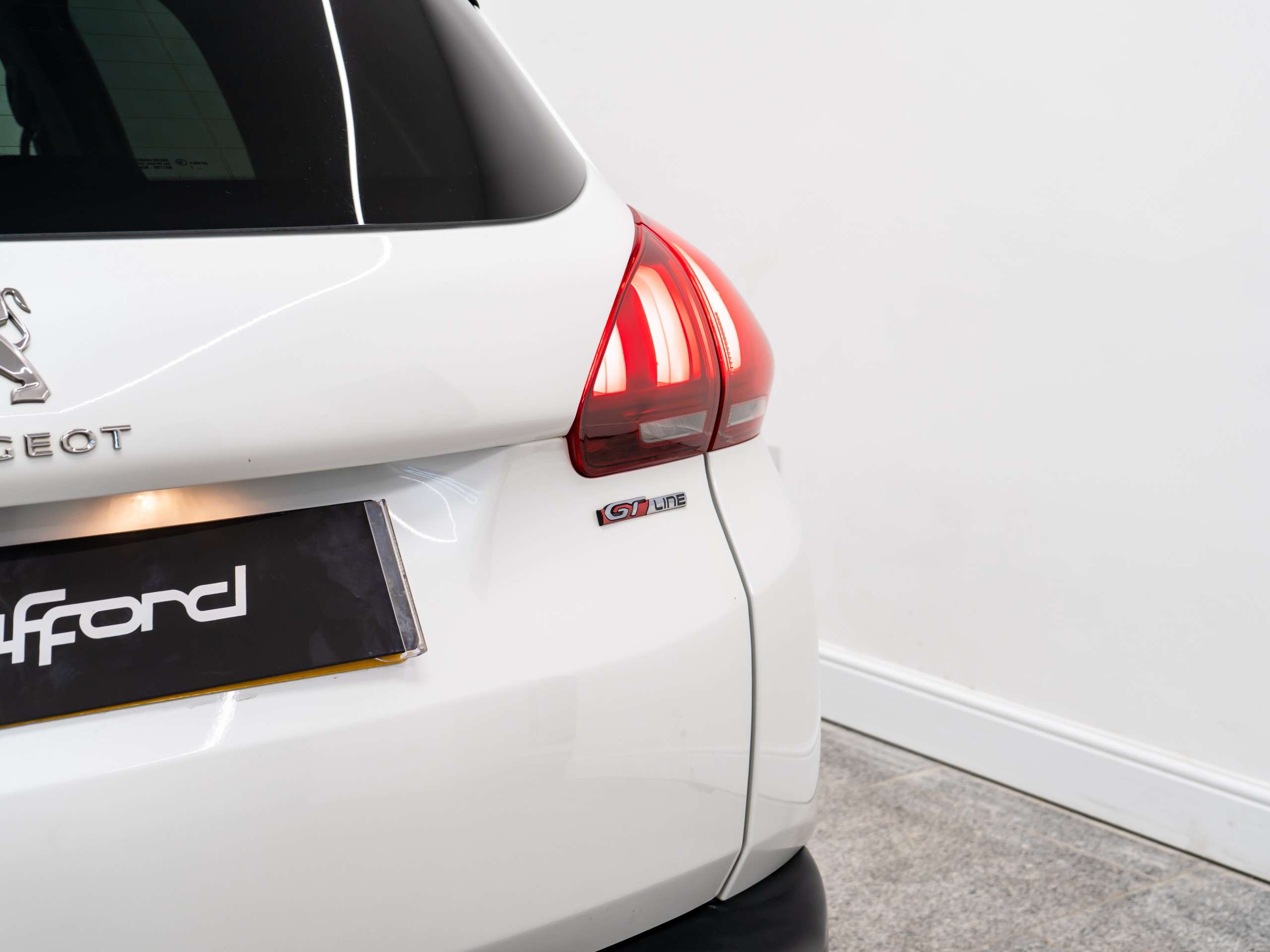 2017 PEUGEOT 2008 2017 PEUGEOT 2008