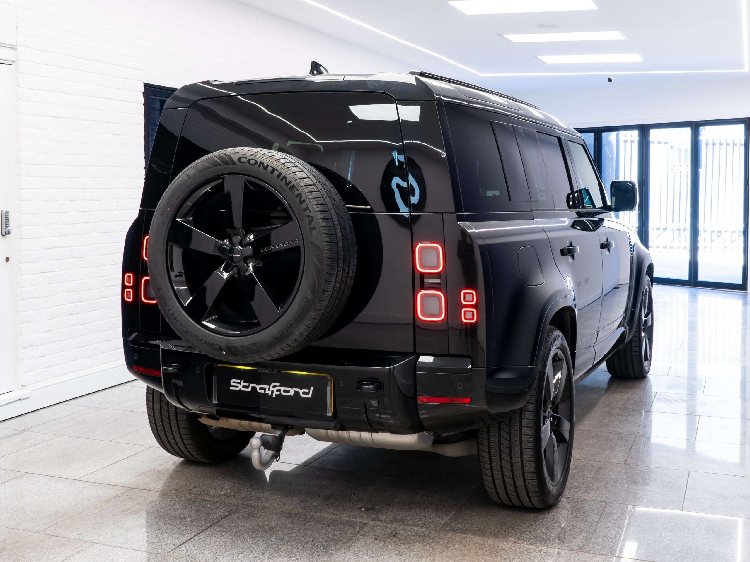 A 2025 LAND ROVER DEFENDER 110 3.0 D350 MHEV X-Dynamic HSE SUV 5dr Diesel Auto 4WD Euro 6 (s/s) (350 ps) A 2025 LAND ROVER DEFENDER 110 3.0 D350 MHEV X-Dynamic HSE SUV 5dr Diesel Auto 4WD Euro 6 (s/s) (350 ps)
