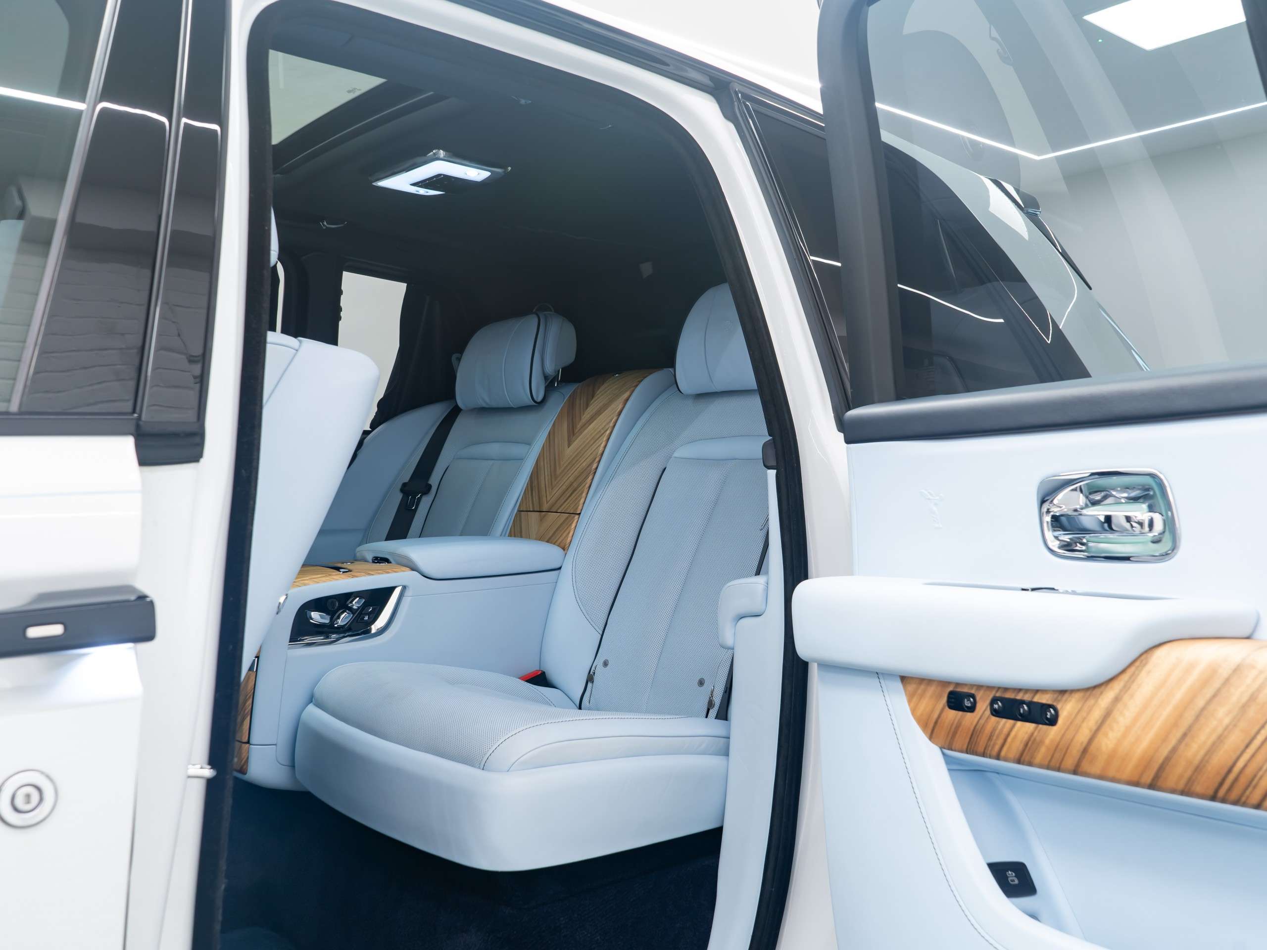 2019 ROLLS-ROYCE CULLINAN 2019 ROLLS-ROYCE CULLINAN